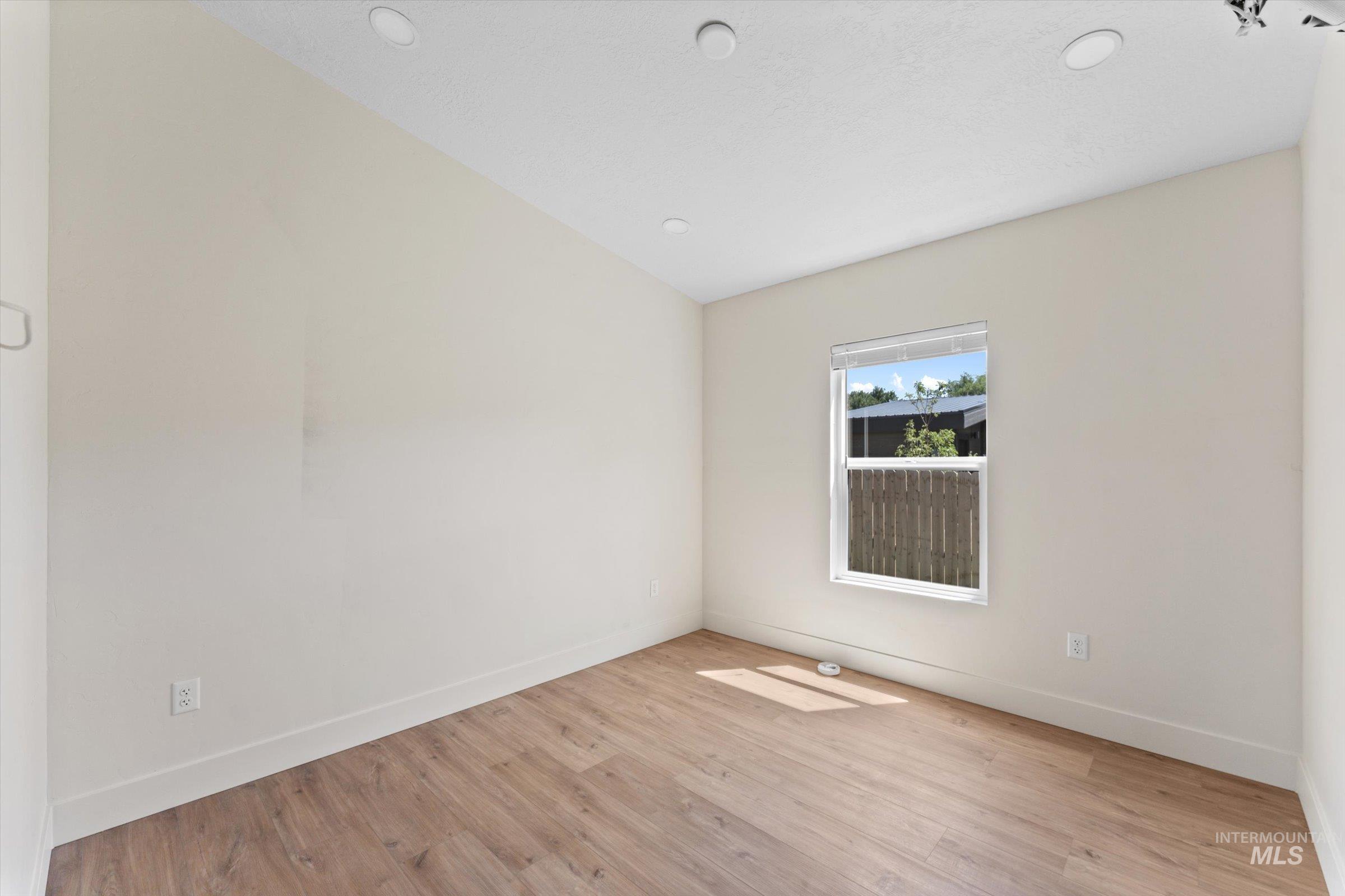 398 W London St Property Photo 25