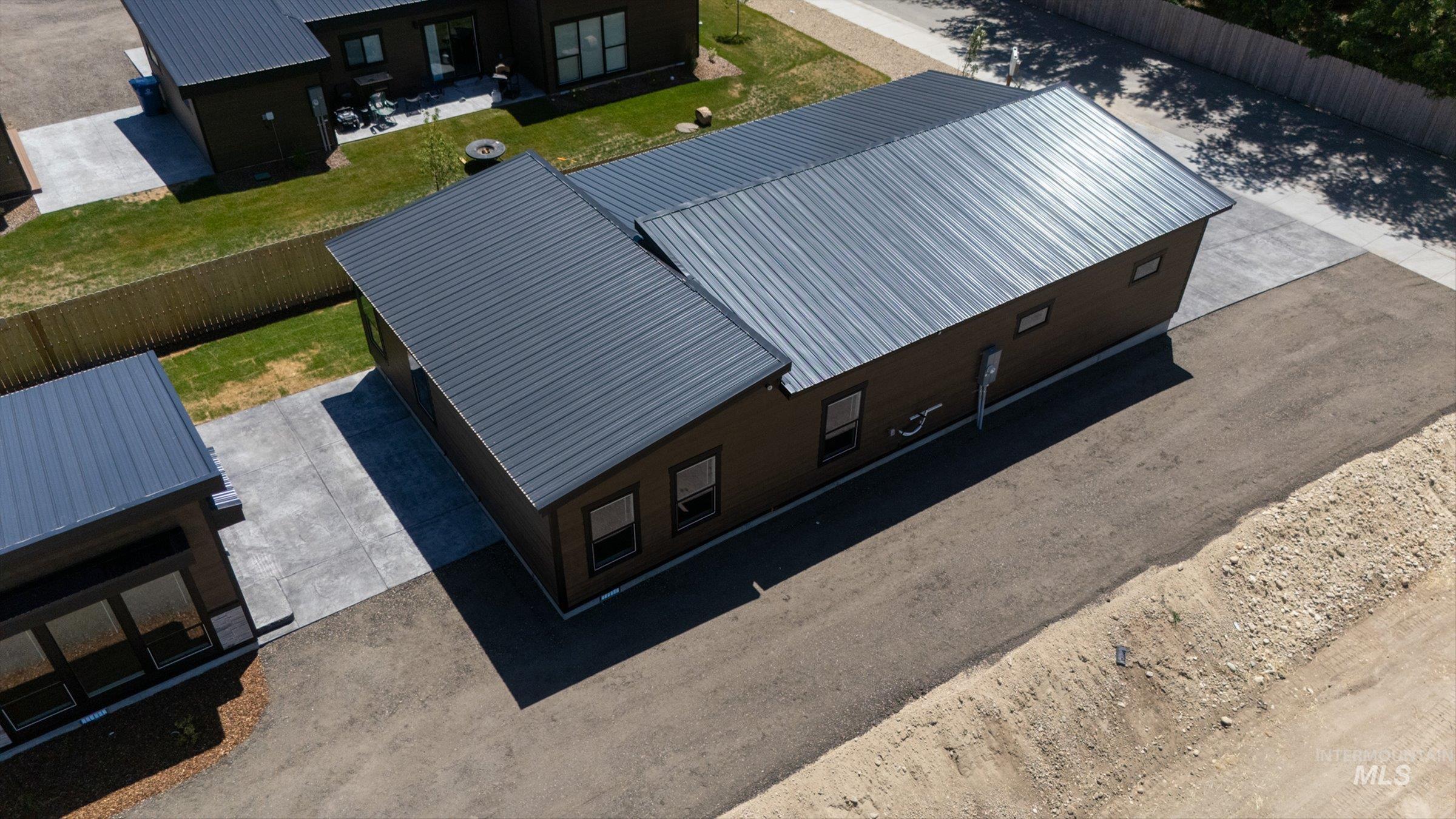 398 W London St Property Photo 46