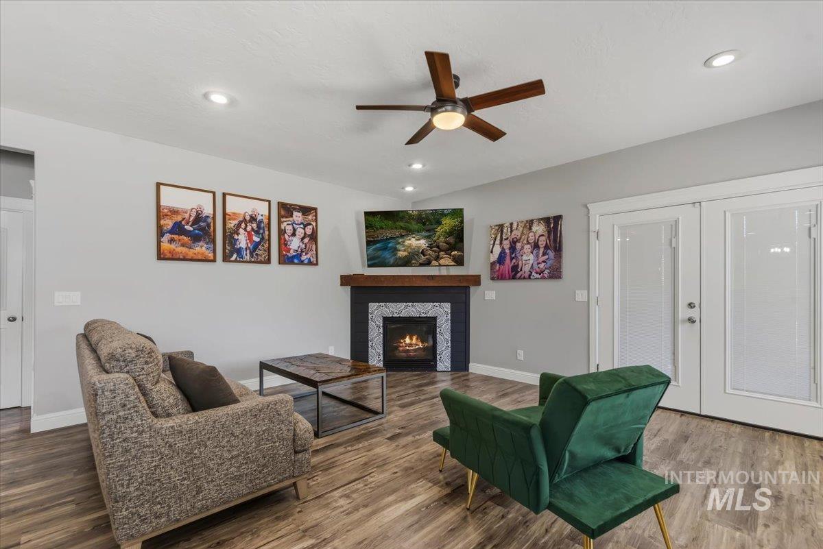 2229 W Rock Creek Dr. Property Photo 11