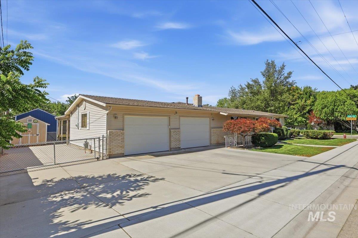 4513 W Camas St Property Photo 3