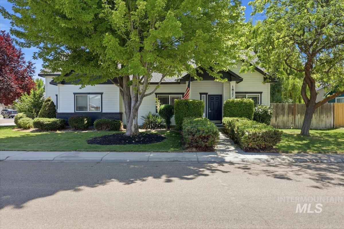 1827 W Lotus Ponds Ct. Property Photo 4
