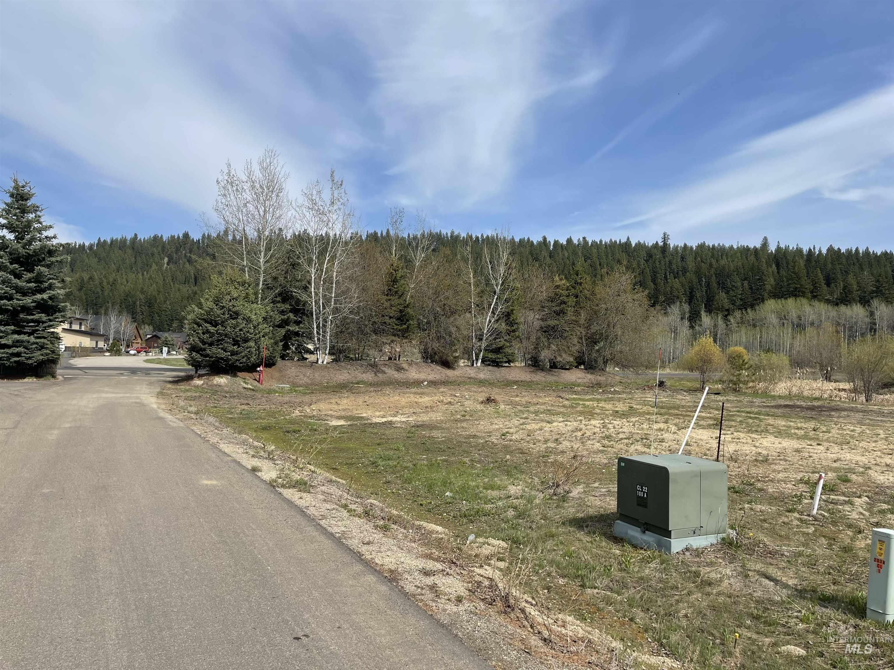 1400 & 1404 Mountain Meadow Dr Property Photo 8