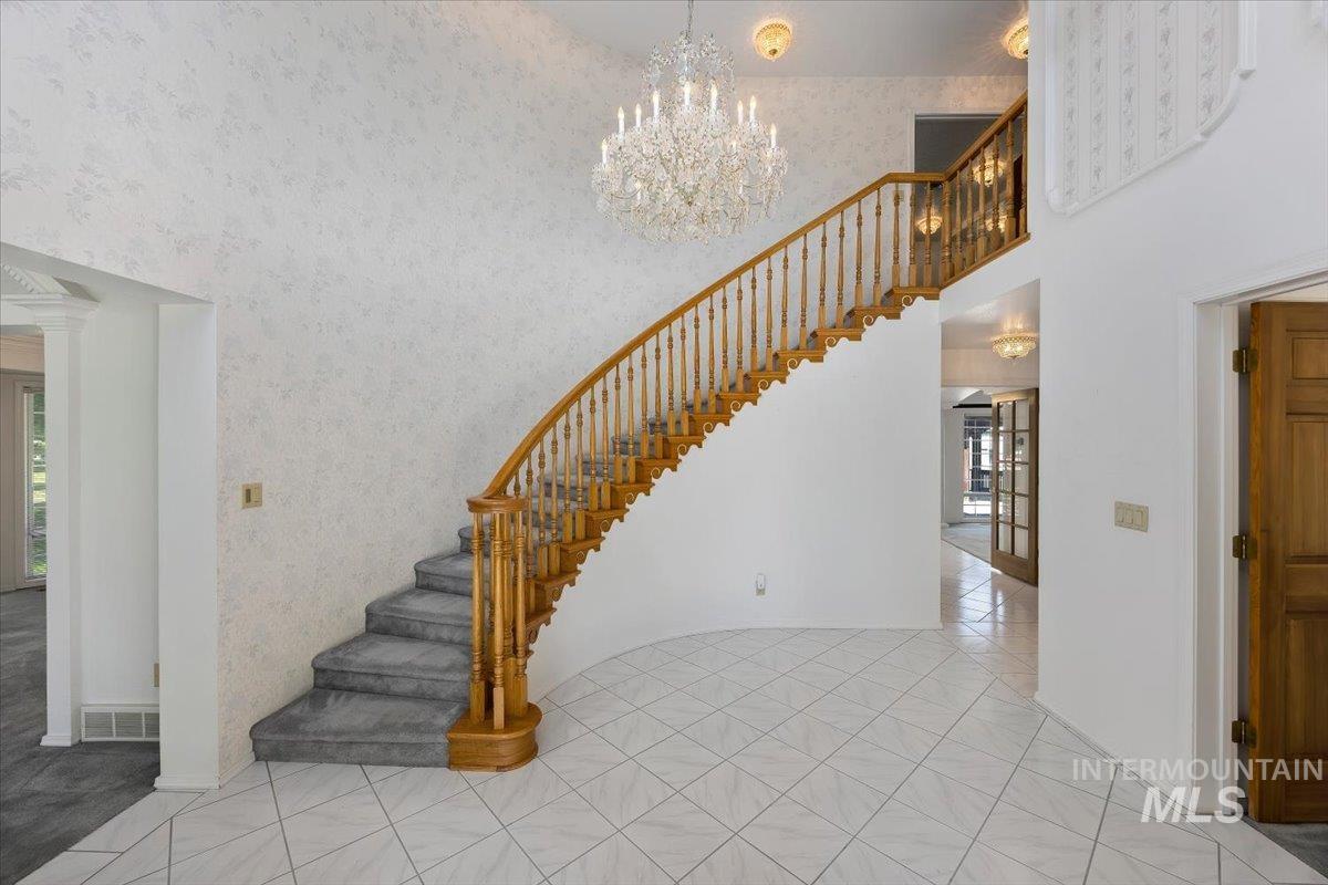1672 Briarwood Ln Property Photo 4