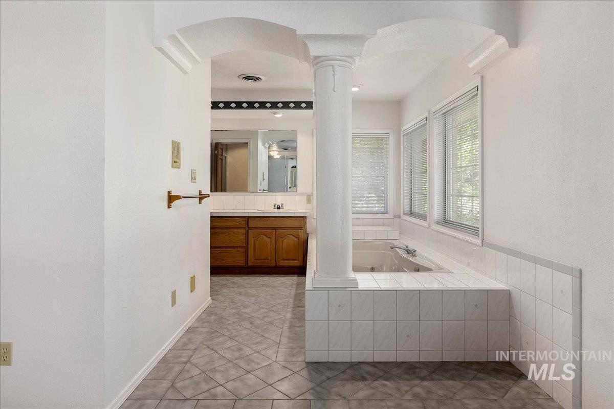 1672 Briarwood Ln Property Photo 24