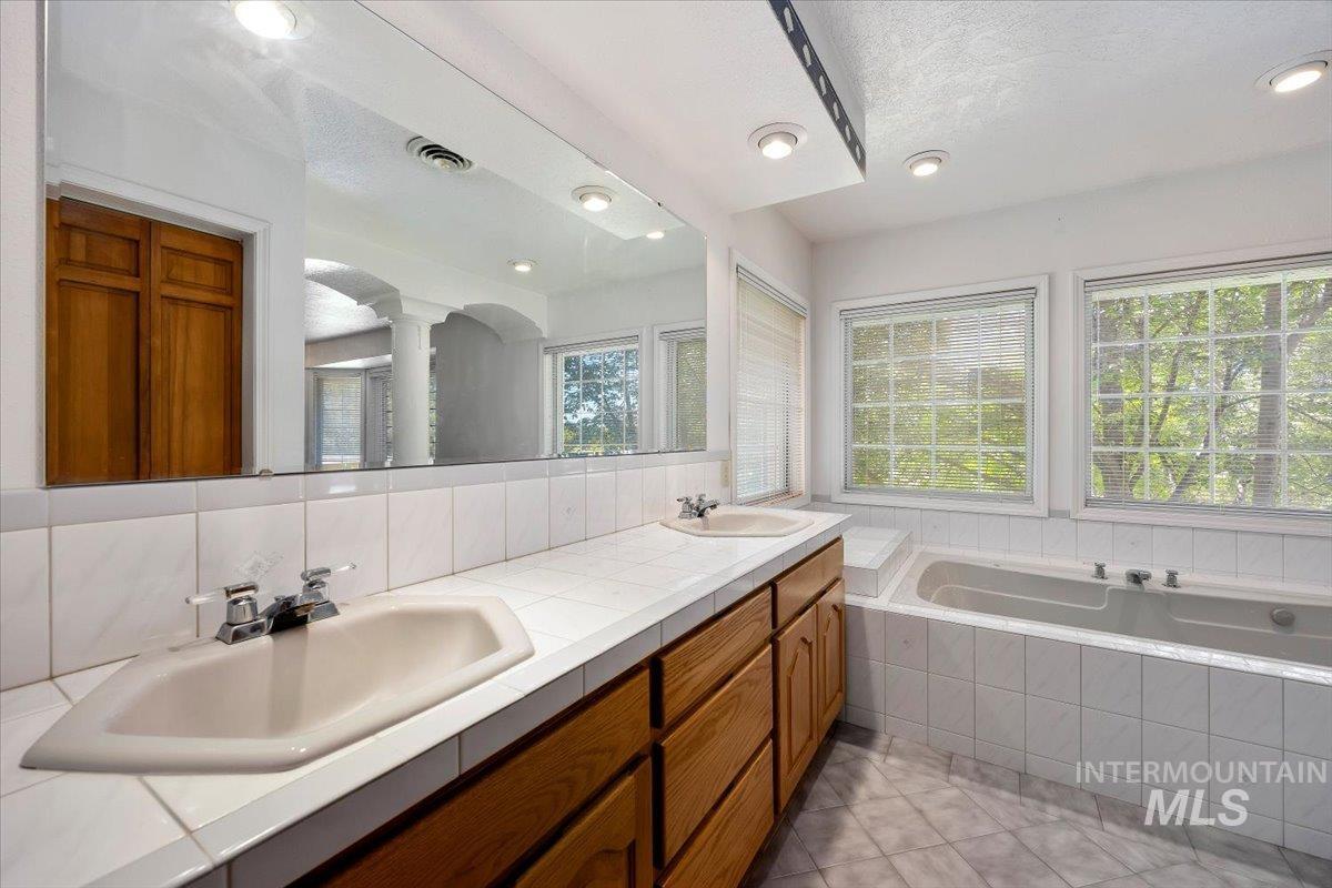 1672 Briarwood Ln Property Photo 25