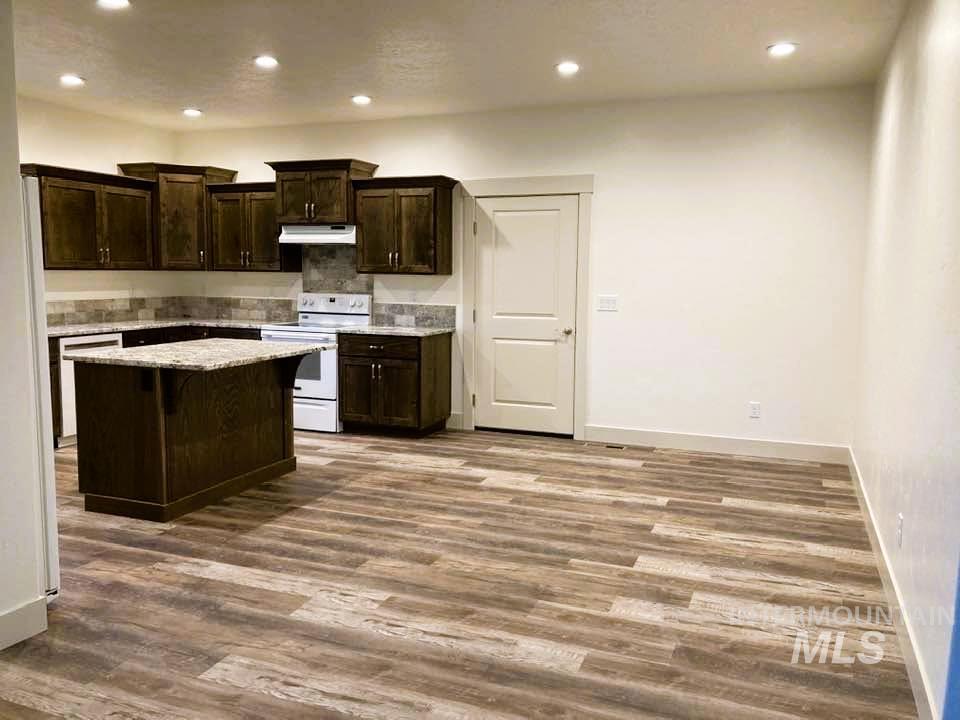 28623 S Benham Avenue Property Photo 8