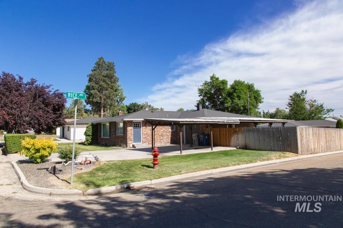 1404 Rochester Property Photo 1