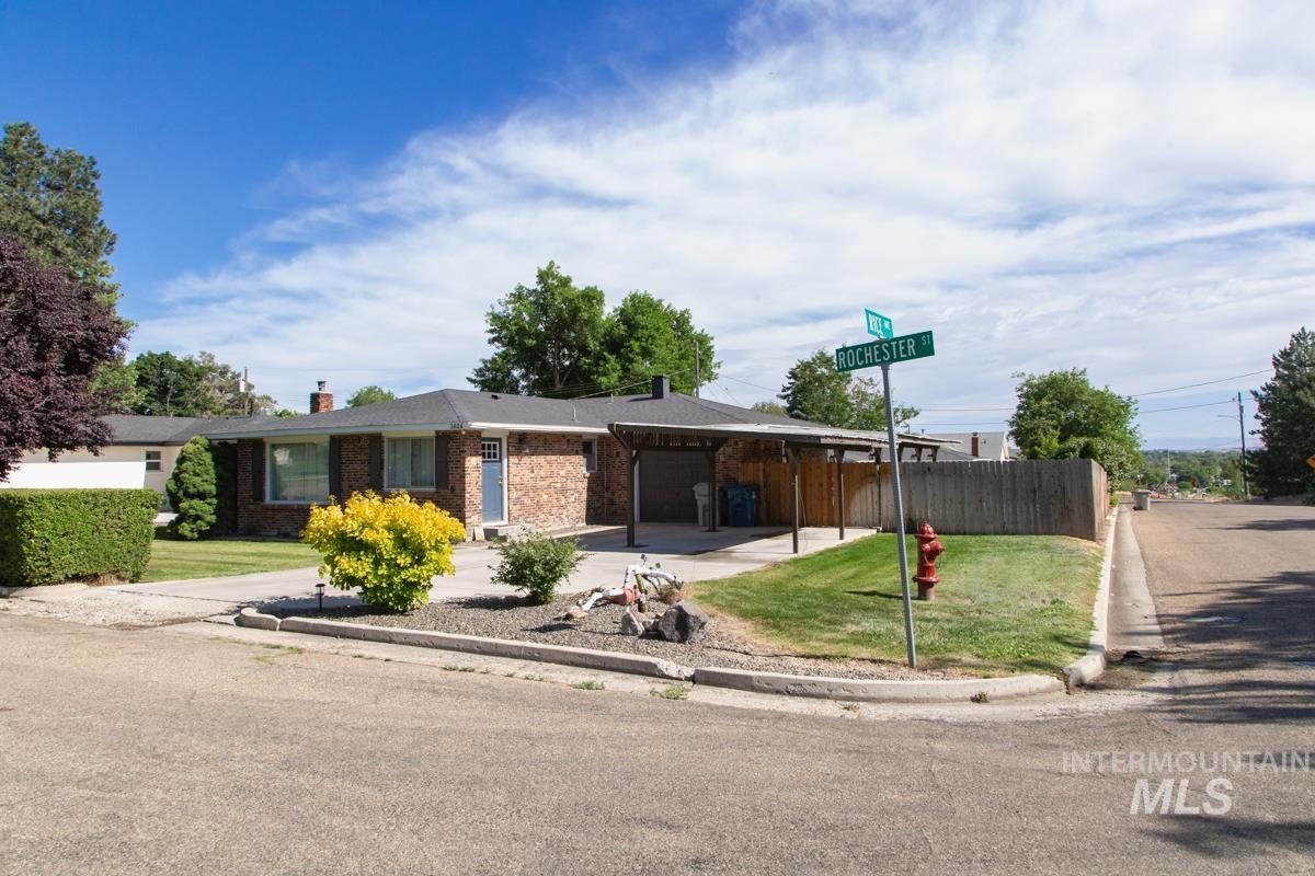 1404 Rochester Property Photo 3