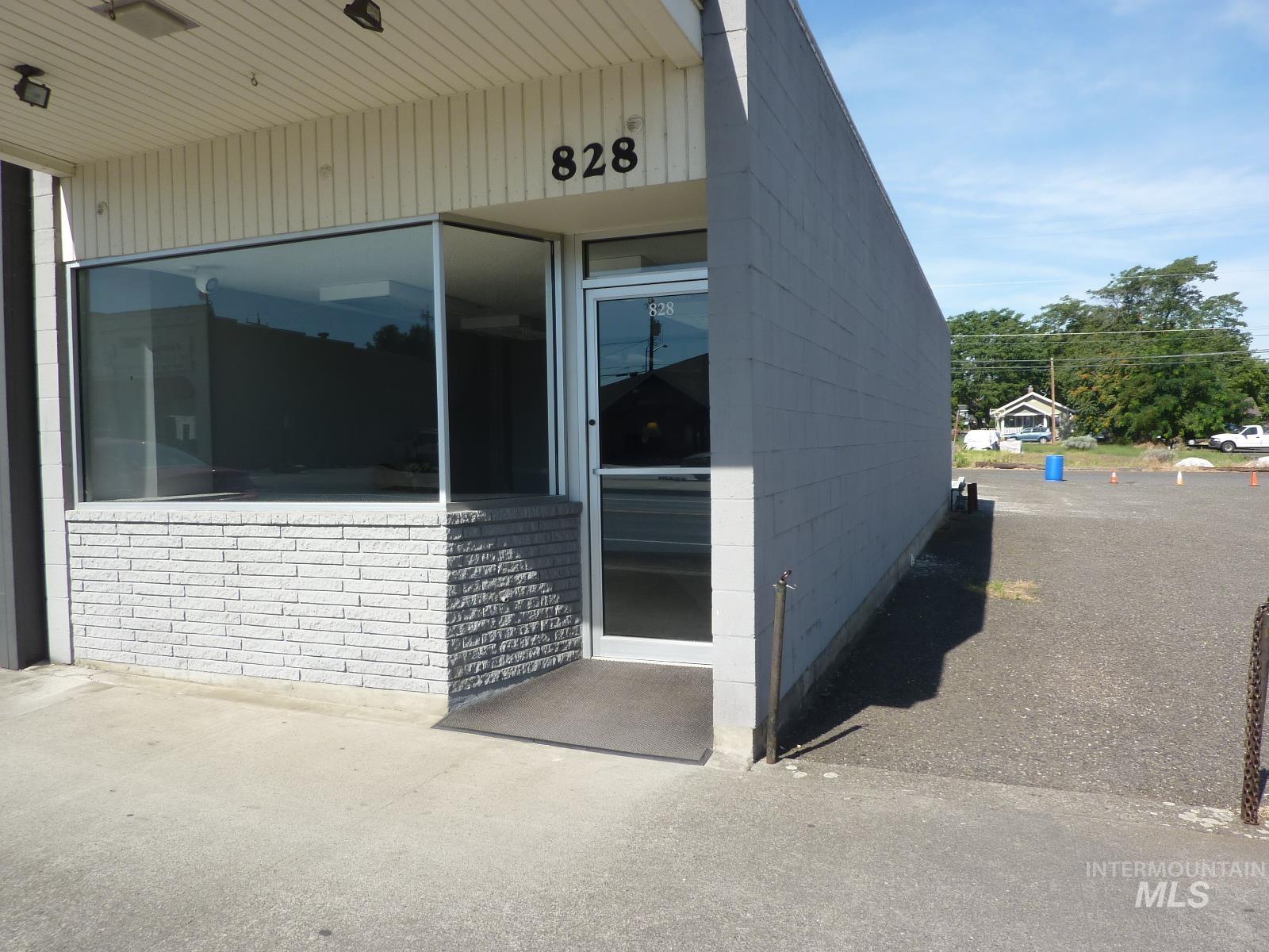 828 6th Street Property Photo 2