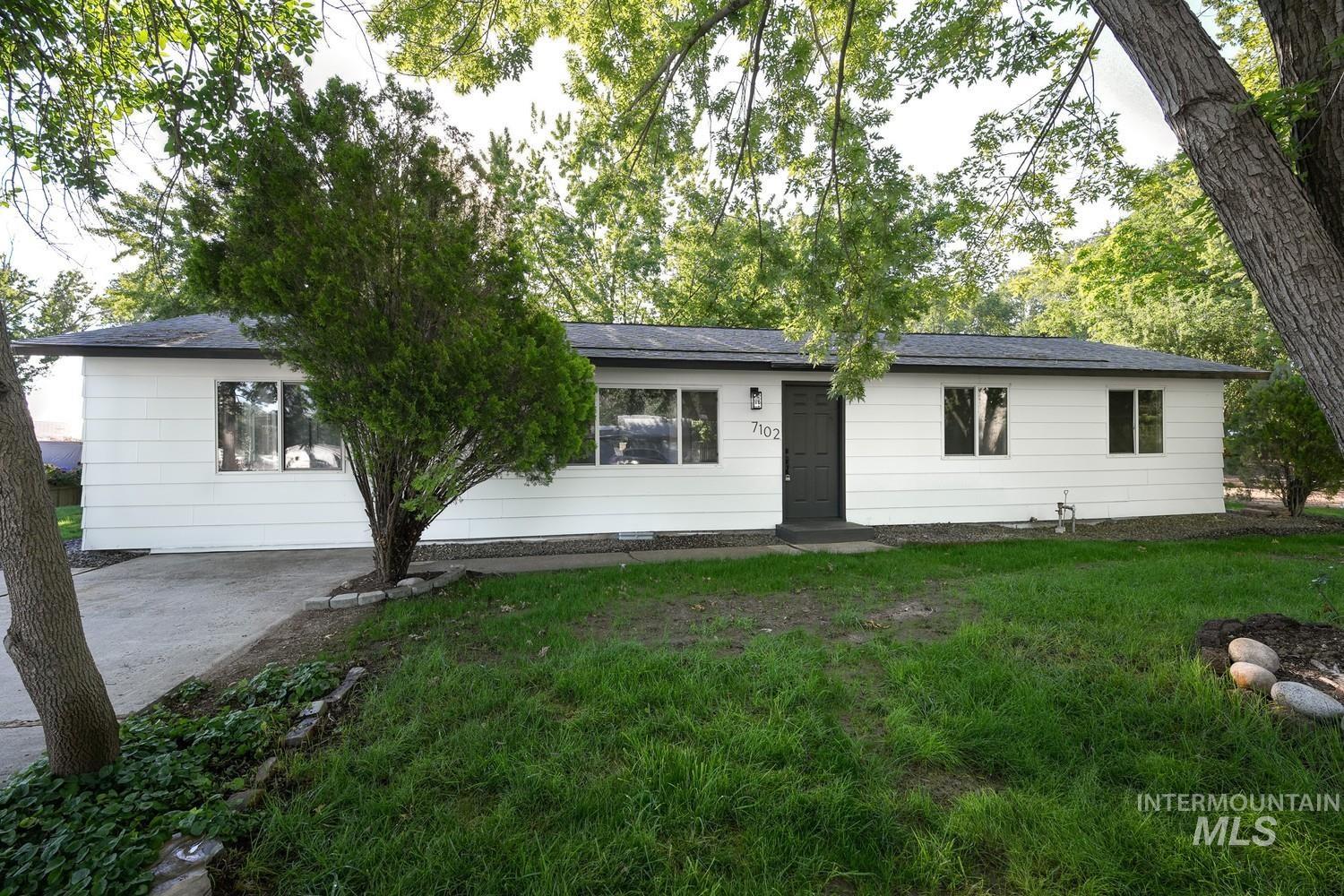 7102 S Ravenswood Way Property Photo 1