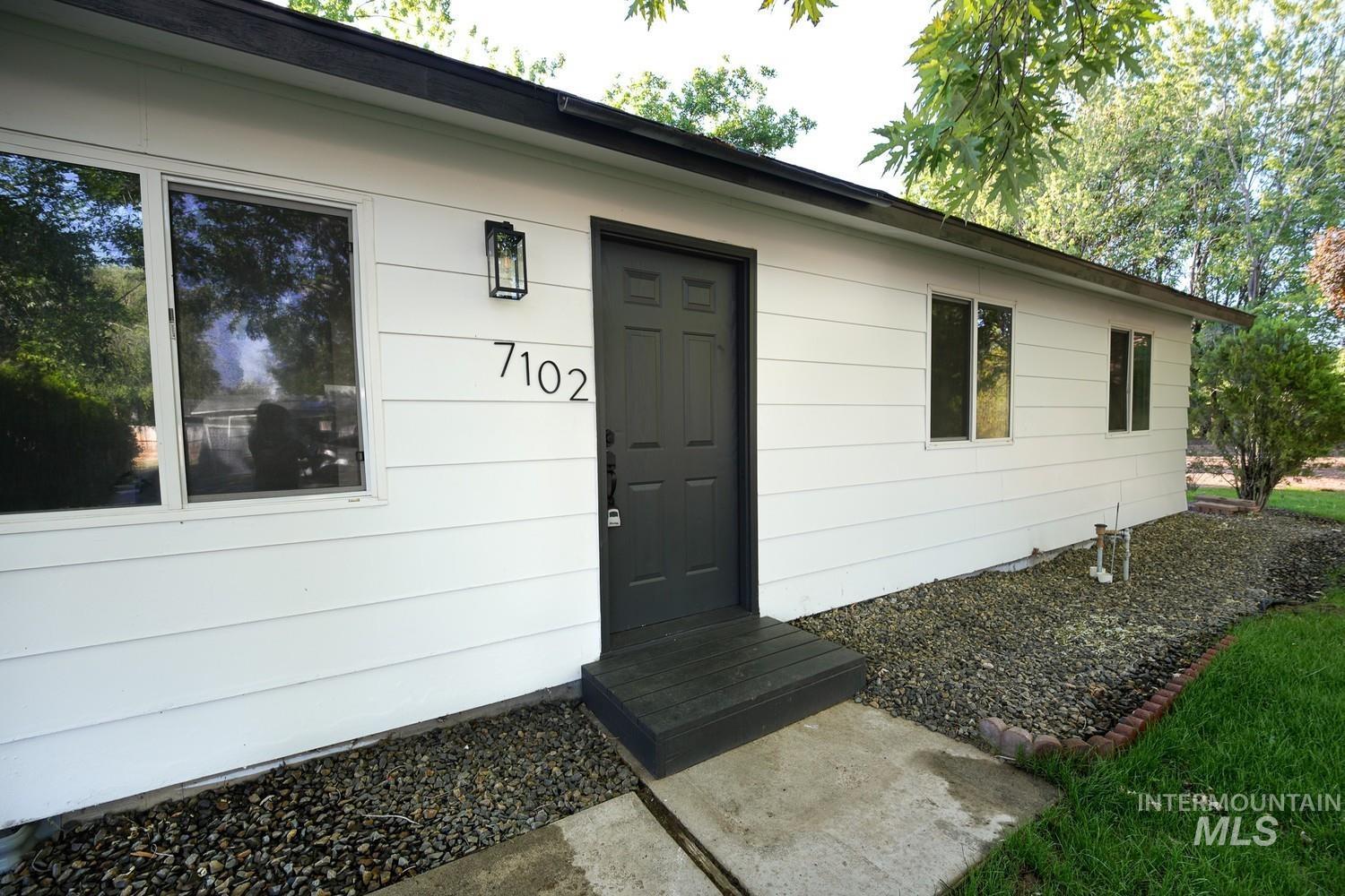 7102 S Ravenswood Way Property Photo 2
