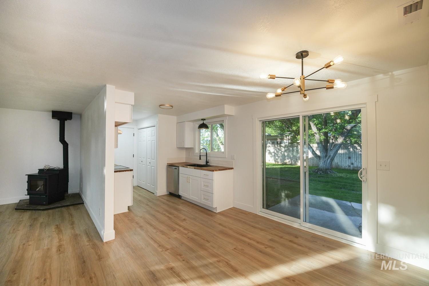 7102 S Ravenswood Way Property Photo 6
