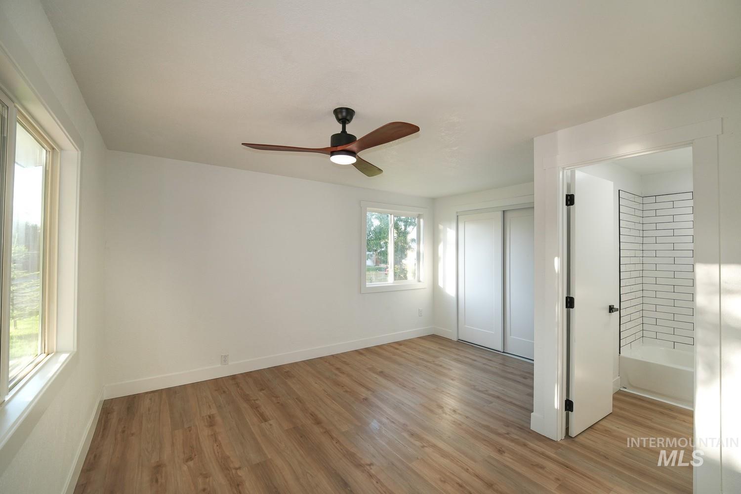 7102 S Ravenswood Way Property Photo 8
