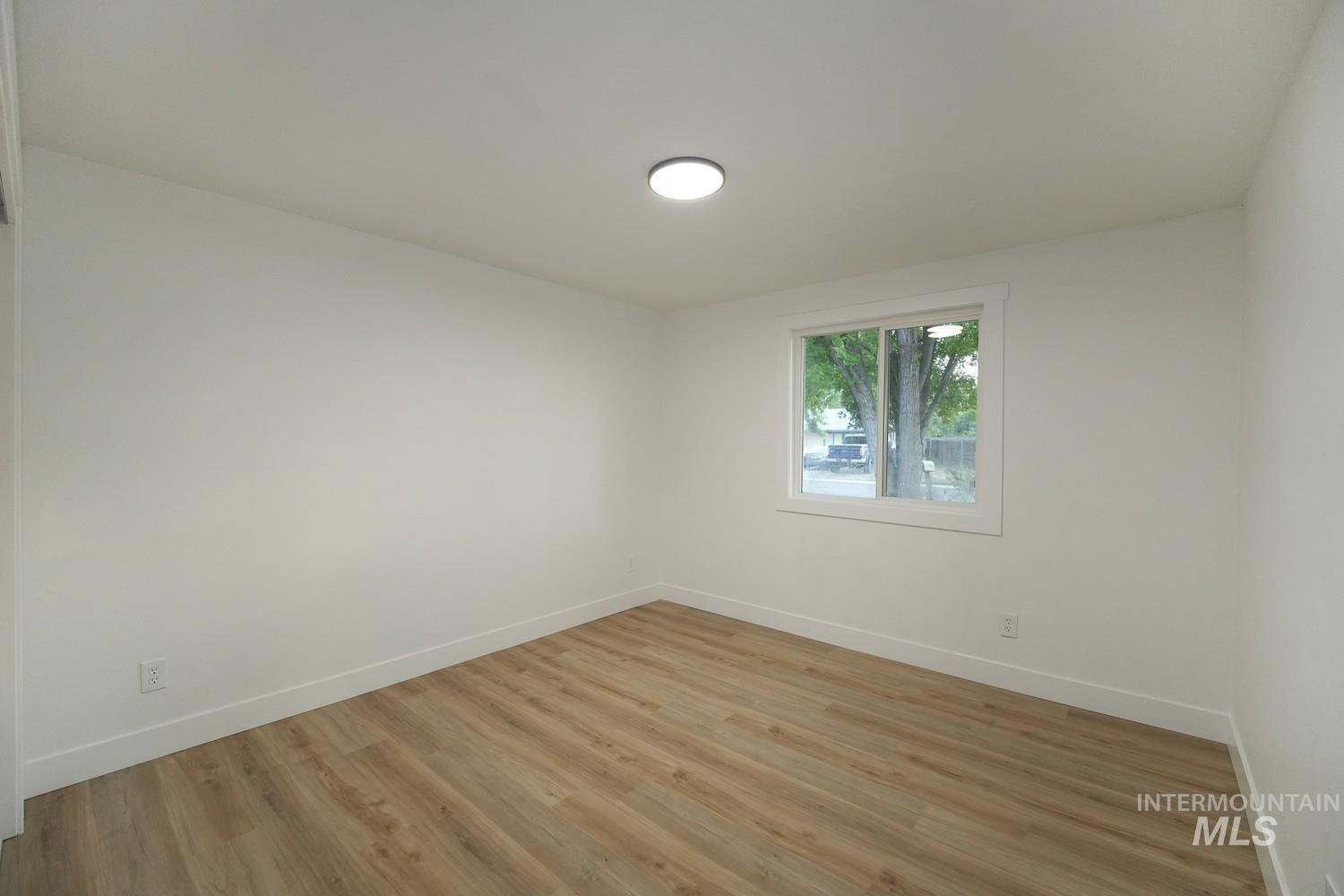 7102 S Ravenswood Way Property Photo 12