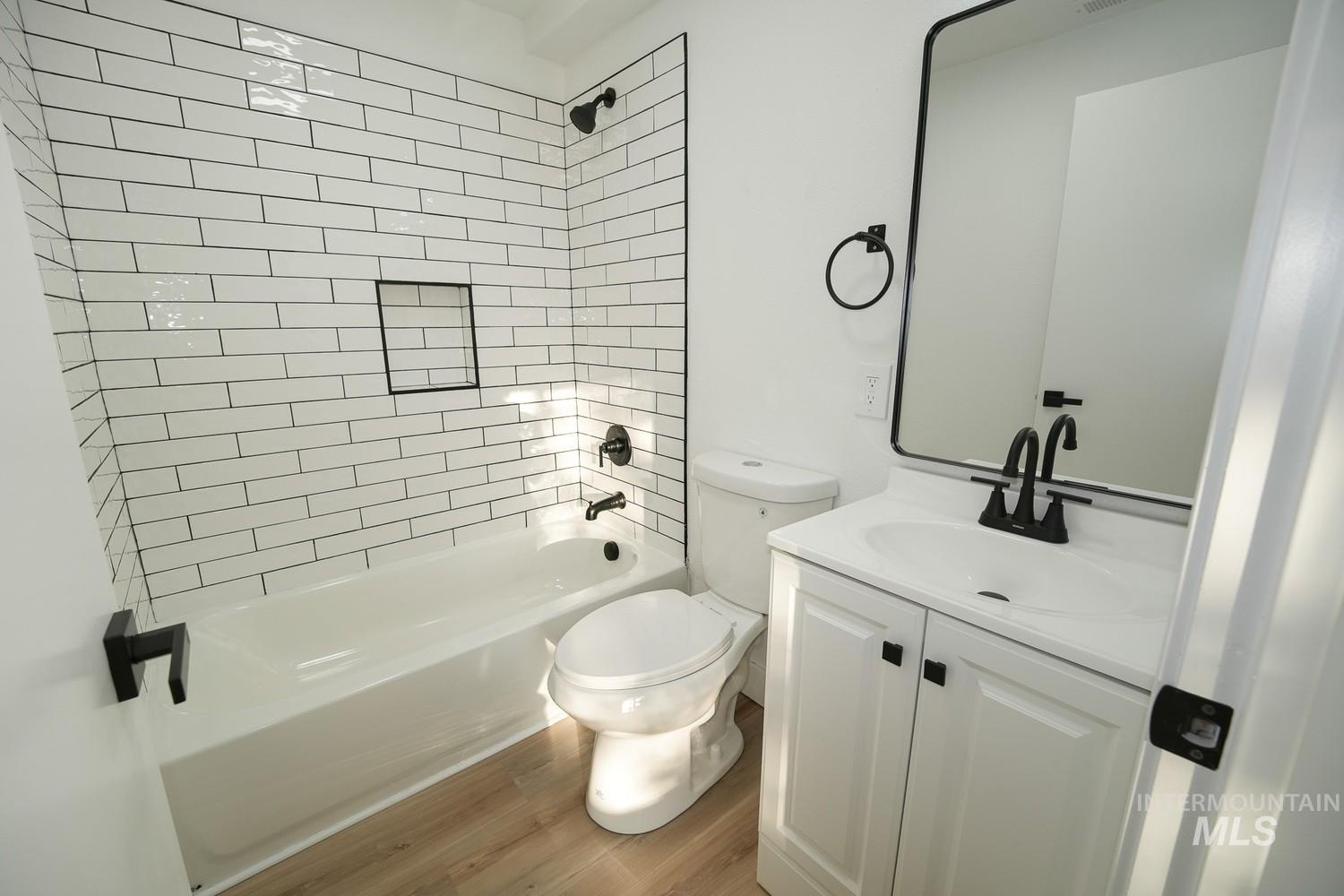 7102 S Ravenswood Way Property Photo 15