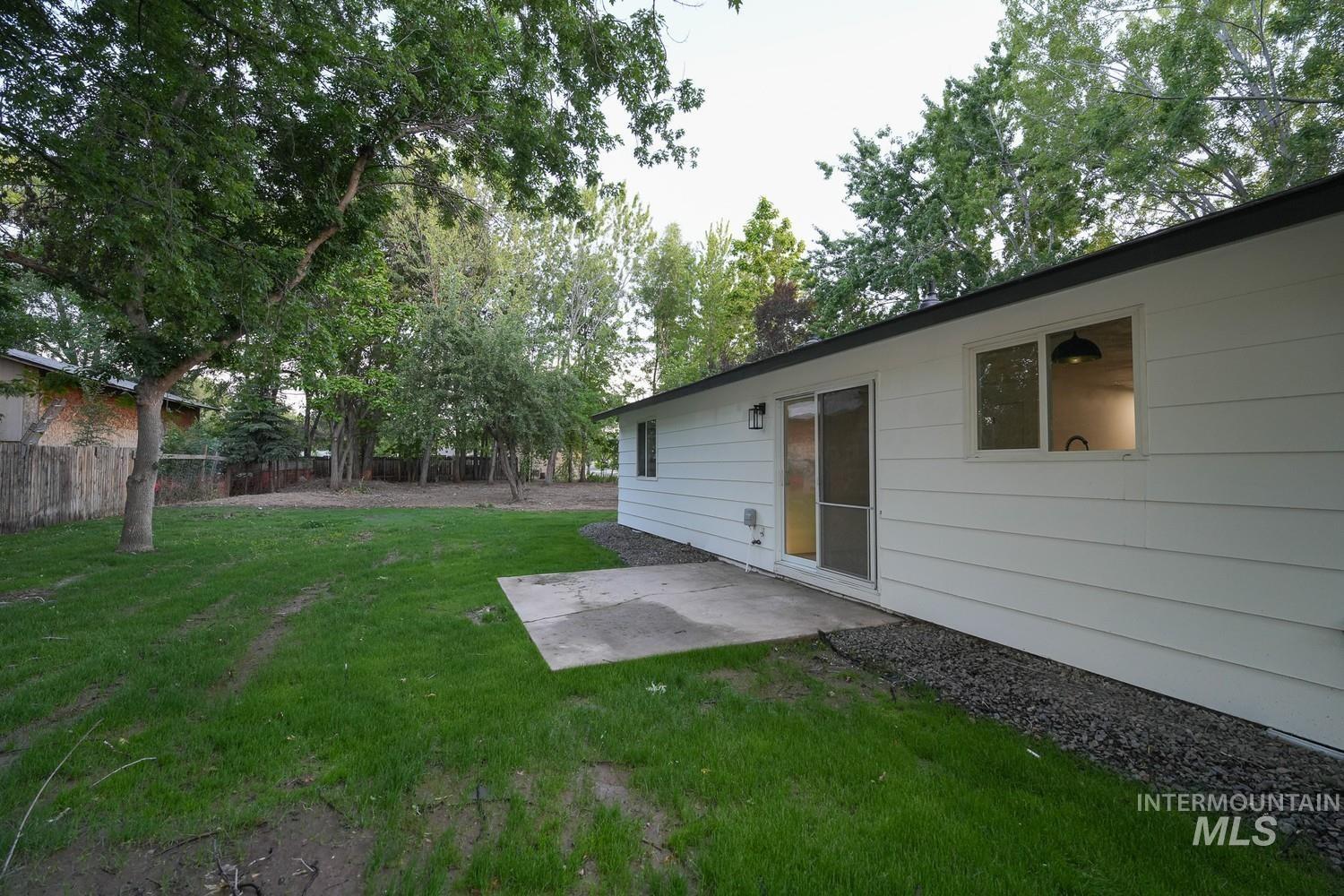 7102 S Ravenswood Way Property Photo 17