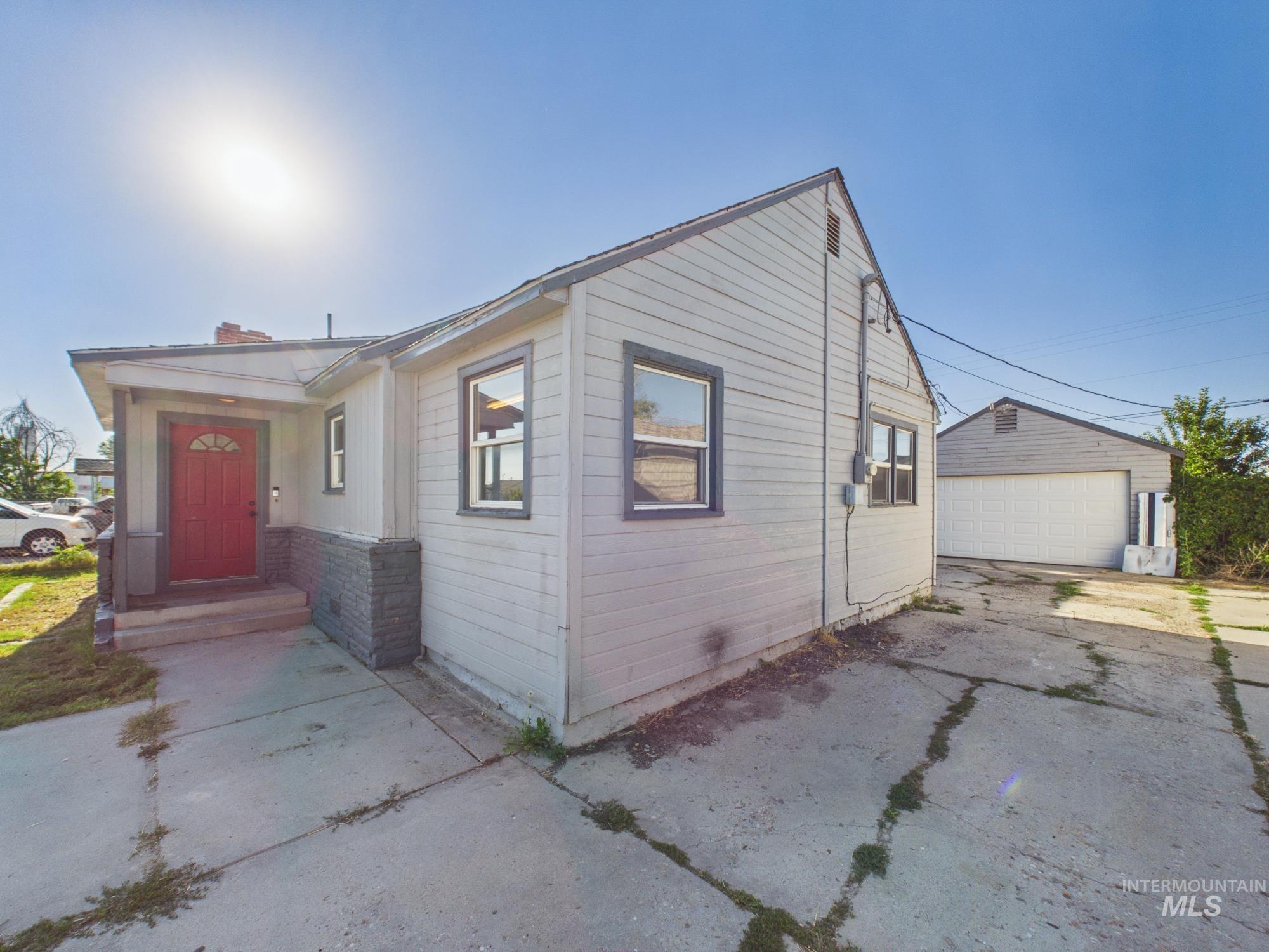 204 Anderson St Property Photo 4