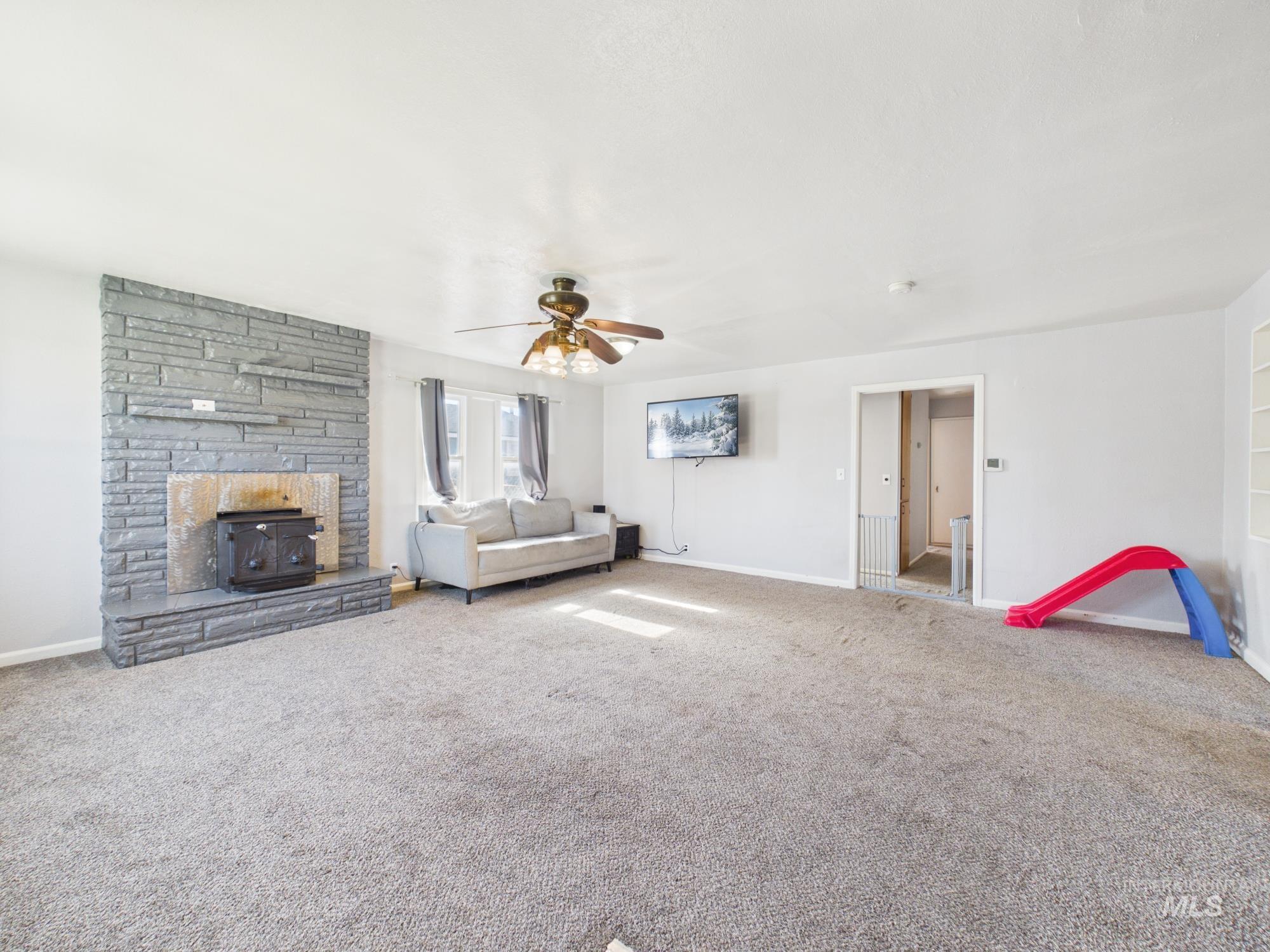 204 Anderson St Property Photo 7