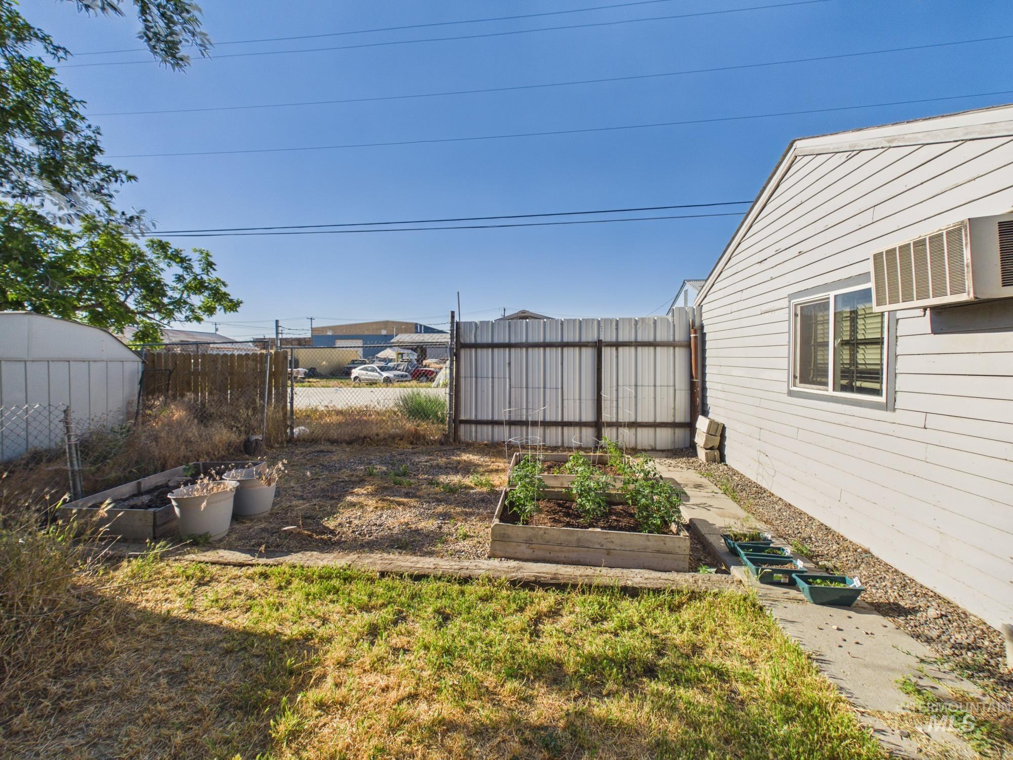 204 Anderson St Property Photo 34