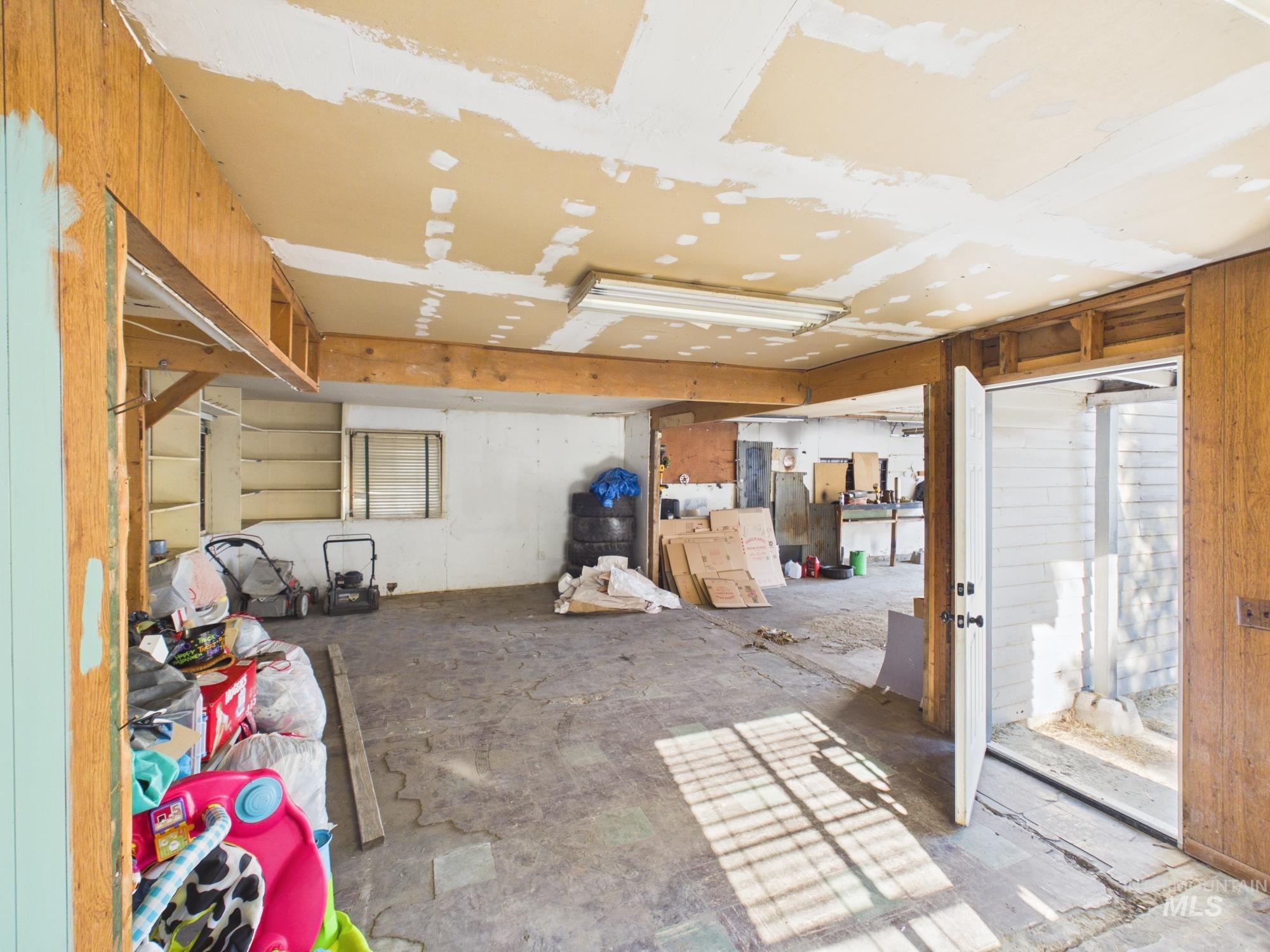 204 Anderson St Property Photo 38