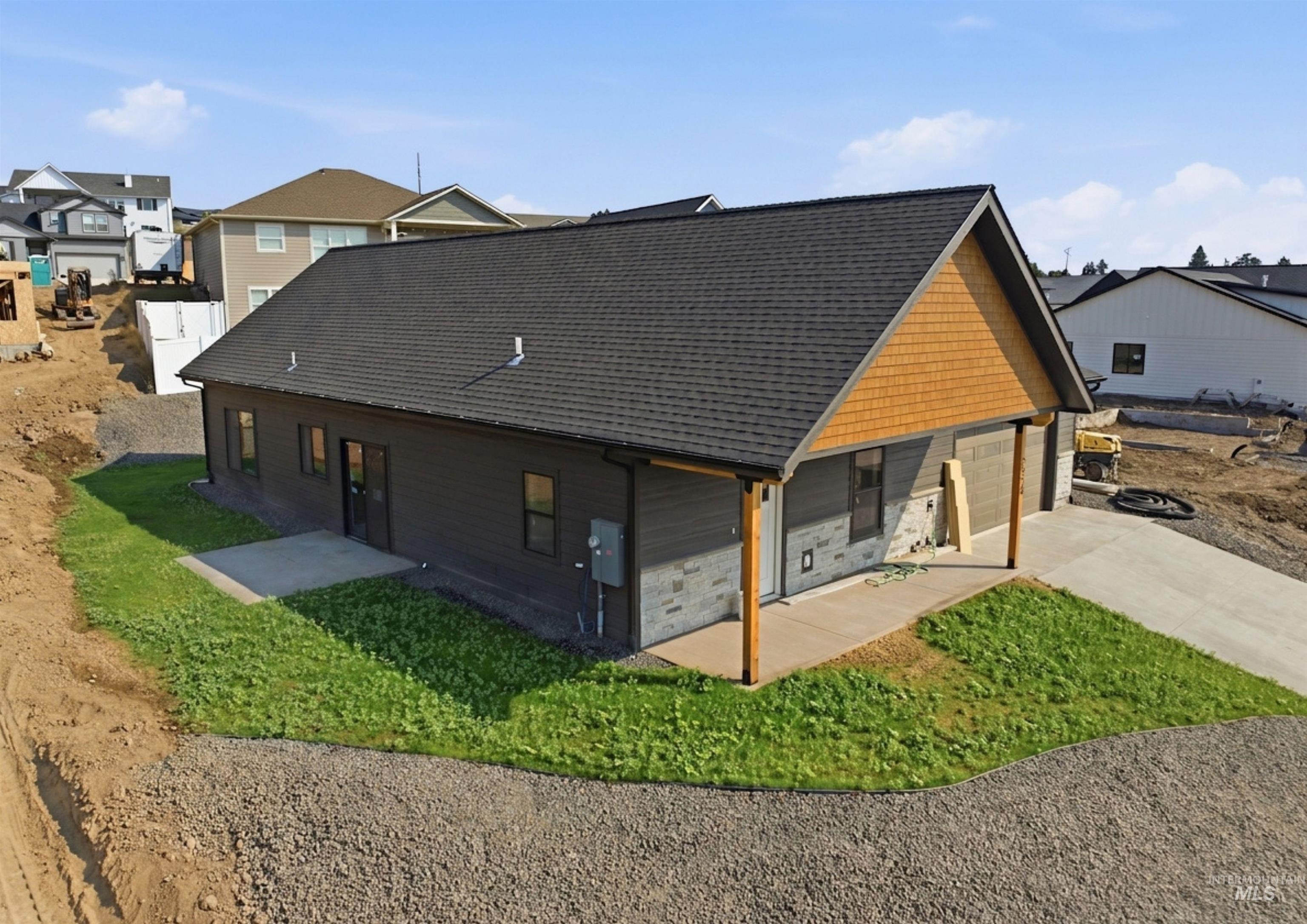 2824 Cyprus Court Property Photo 17