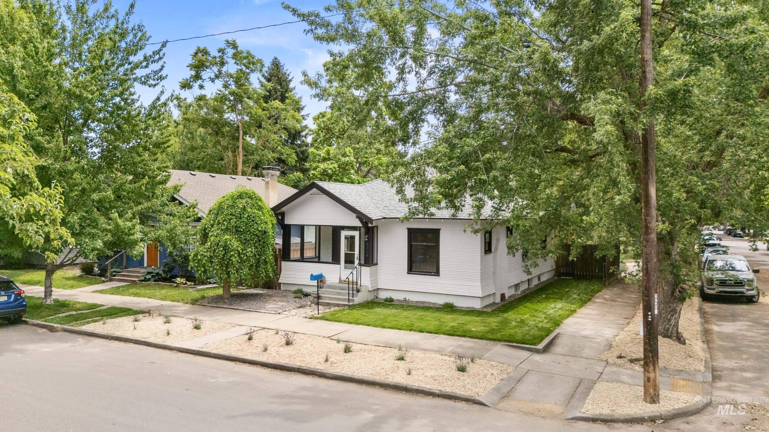 2119 W Brumback Street Property Photo 2