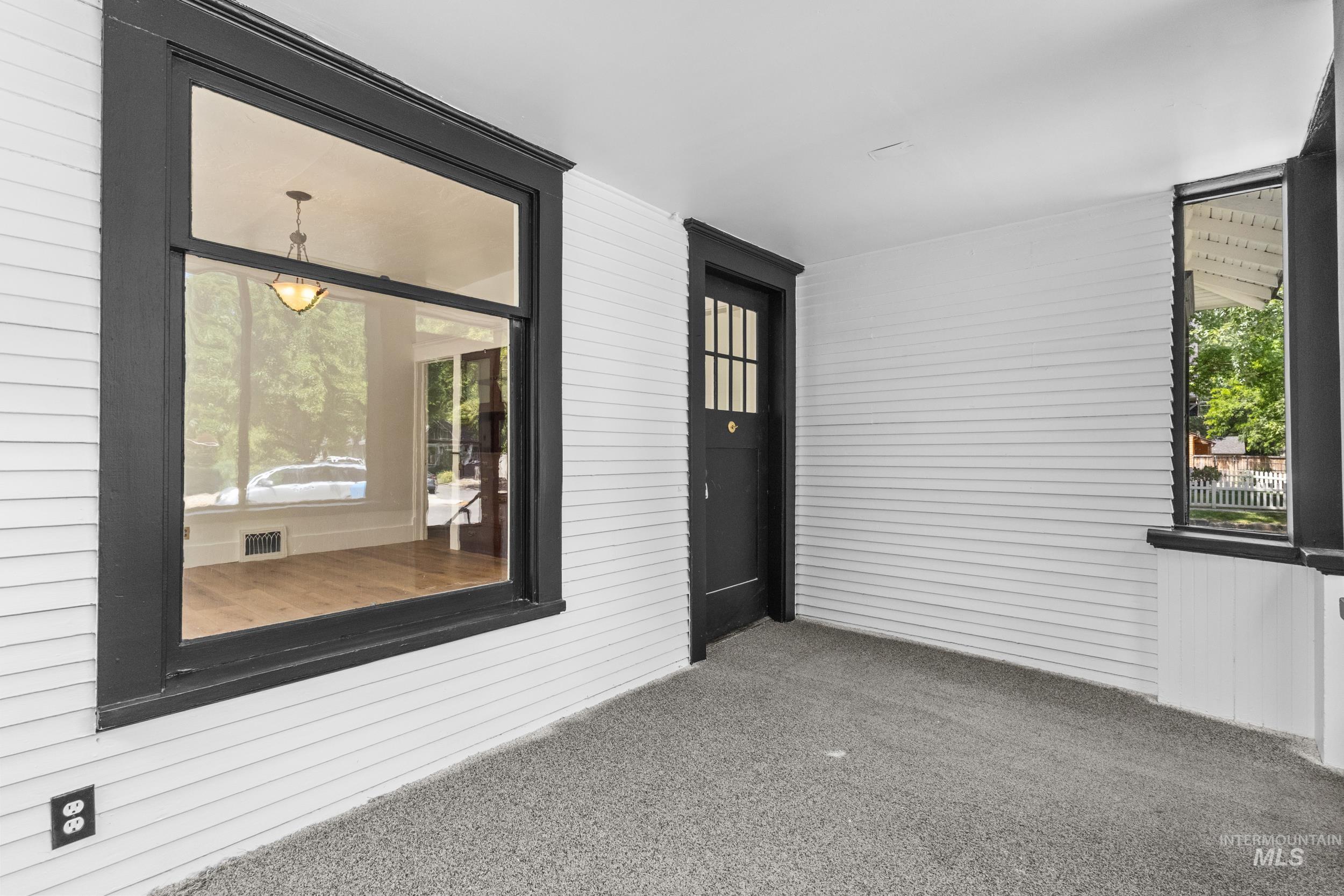 2119 W Brumback Street Property Photo 6