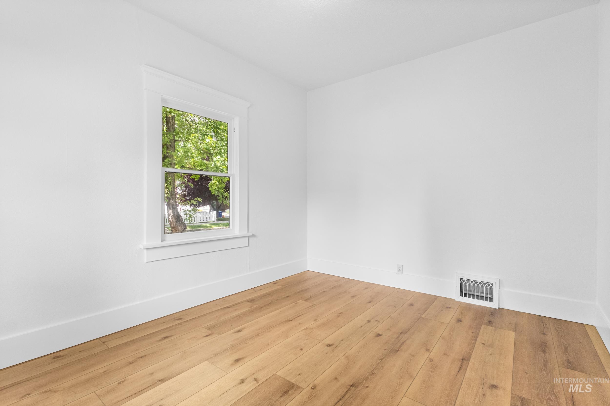 2119 W Brumback Street Property Photo 18