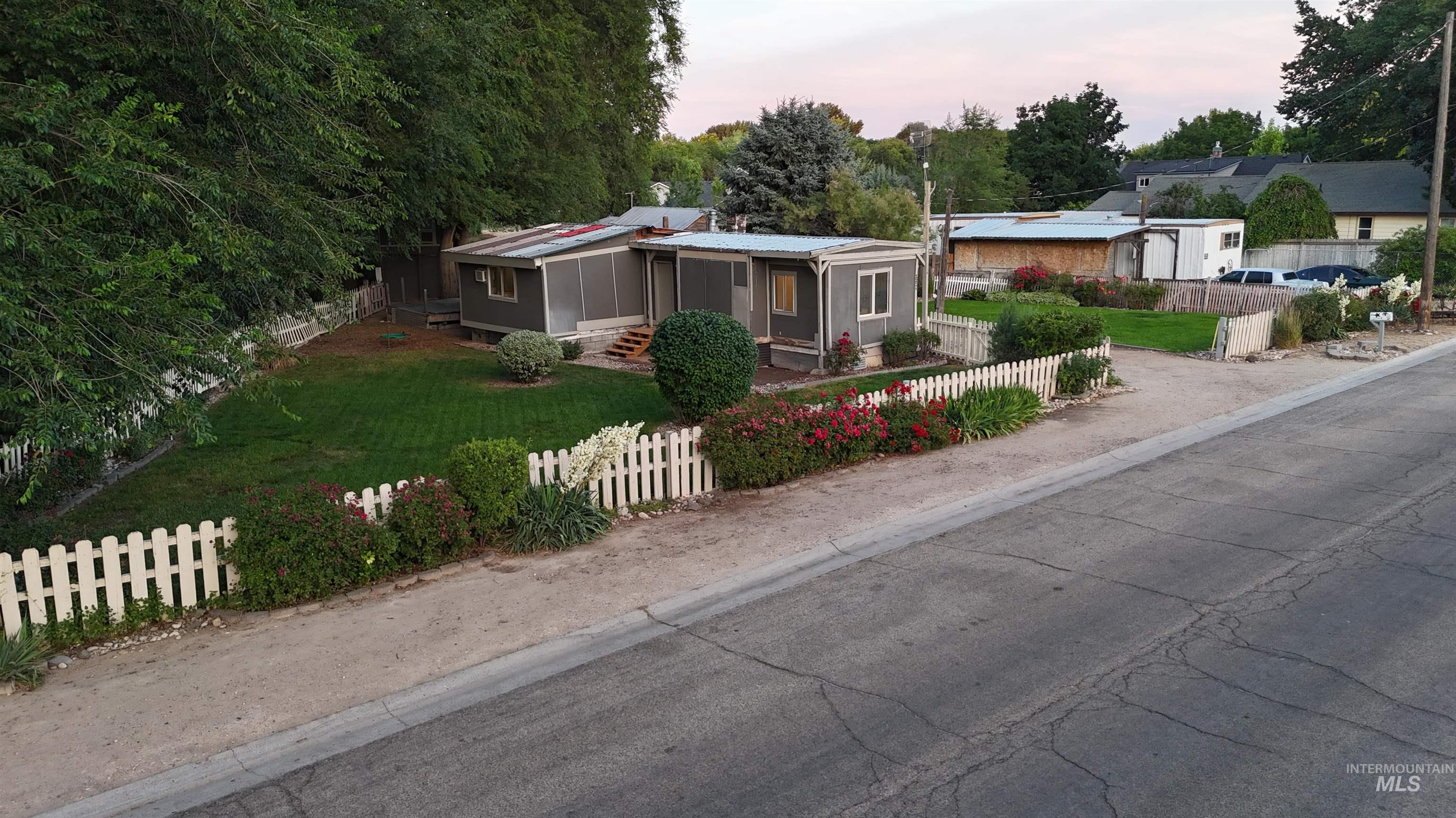 1226 S Elder St Property Photo 3