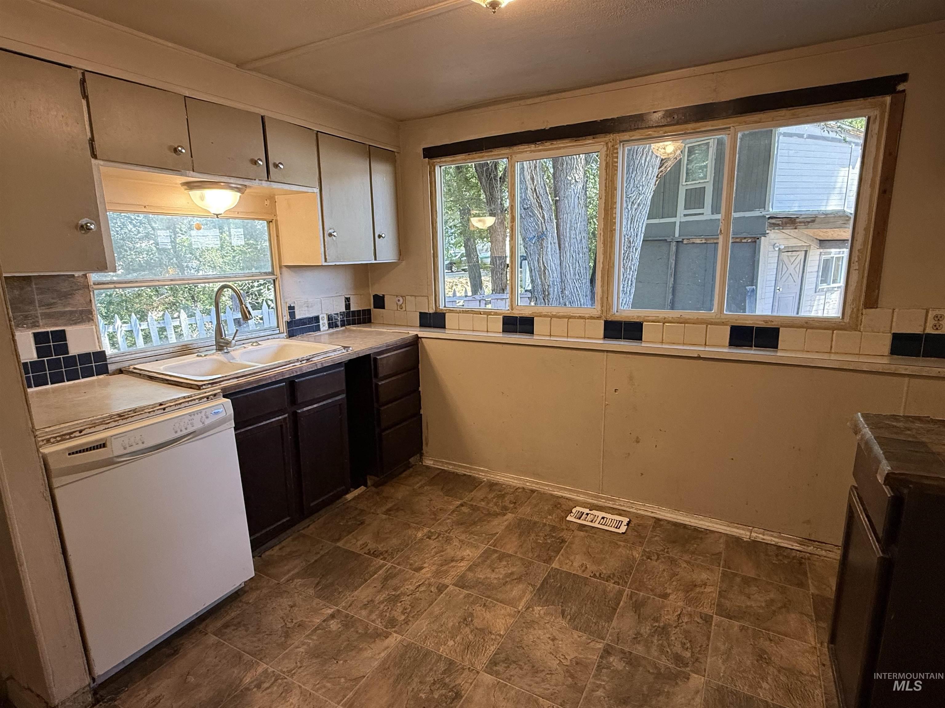 1226 S Elder St Property Photo 21