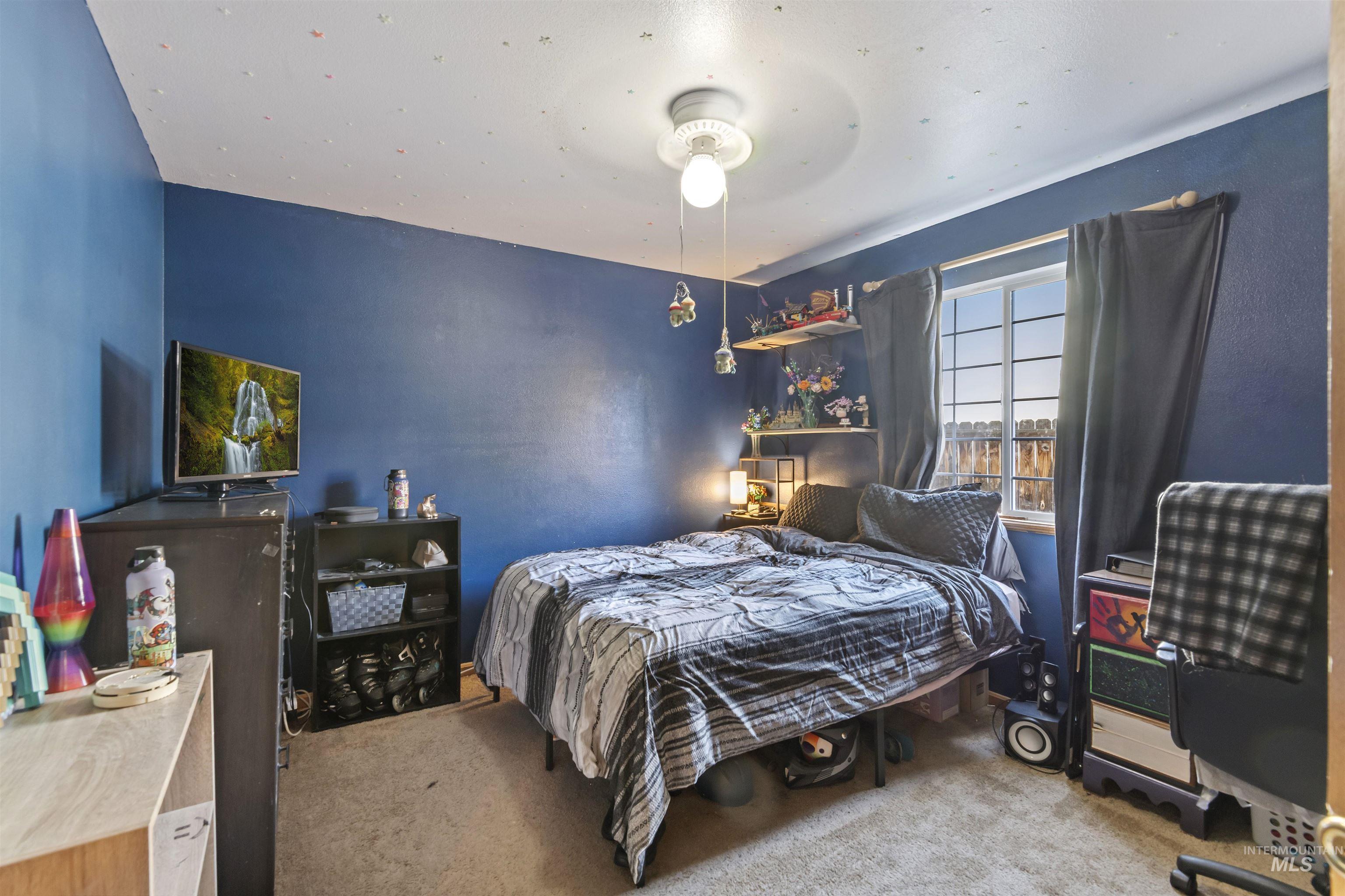 5675 N Graham Ave Property Photo 9