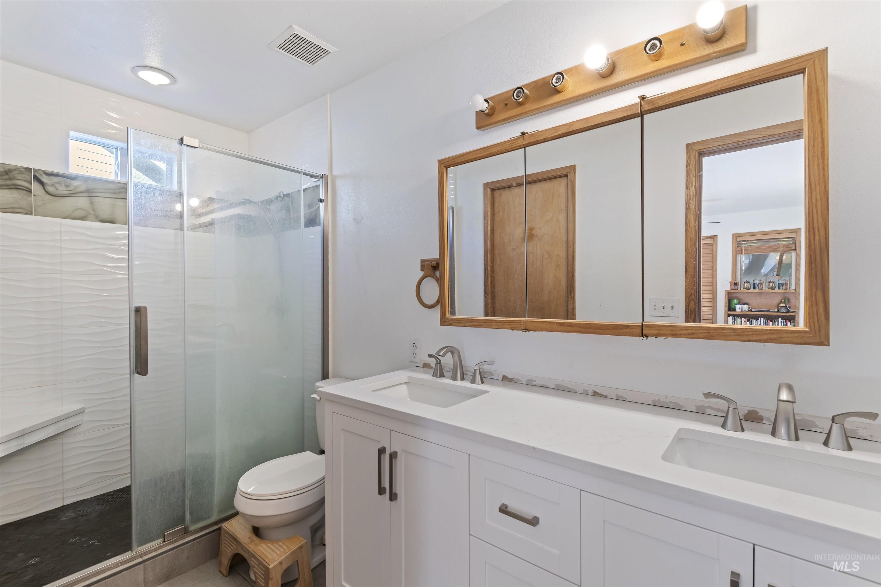 5675 N Graham Ave Property Photo 12