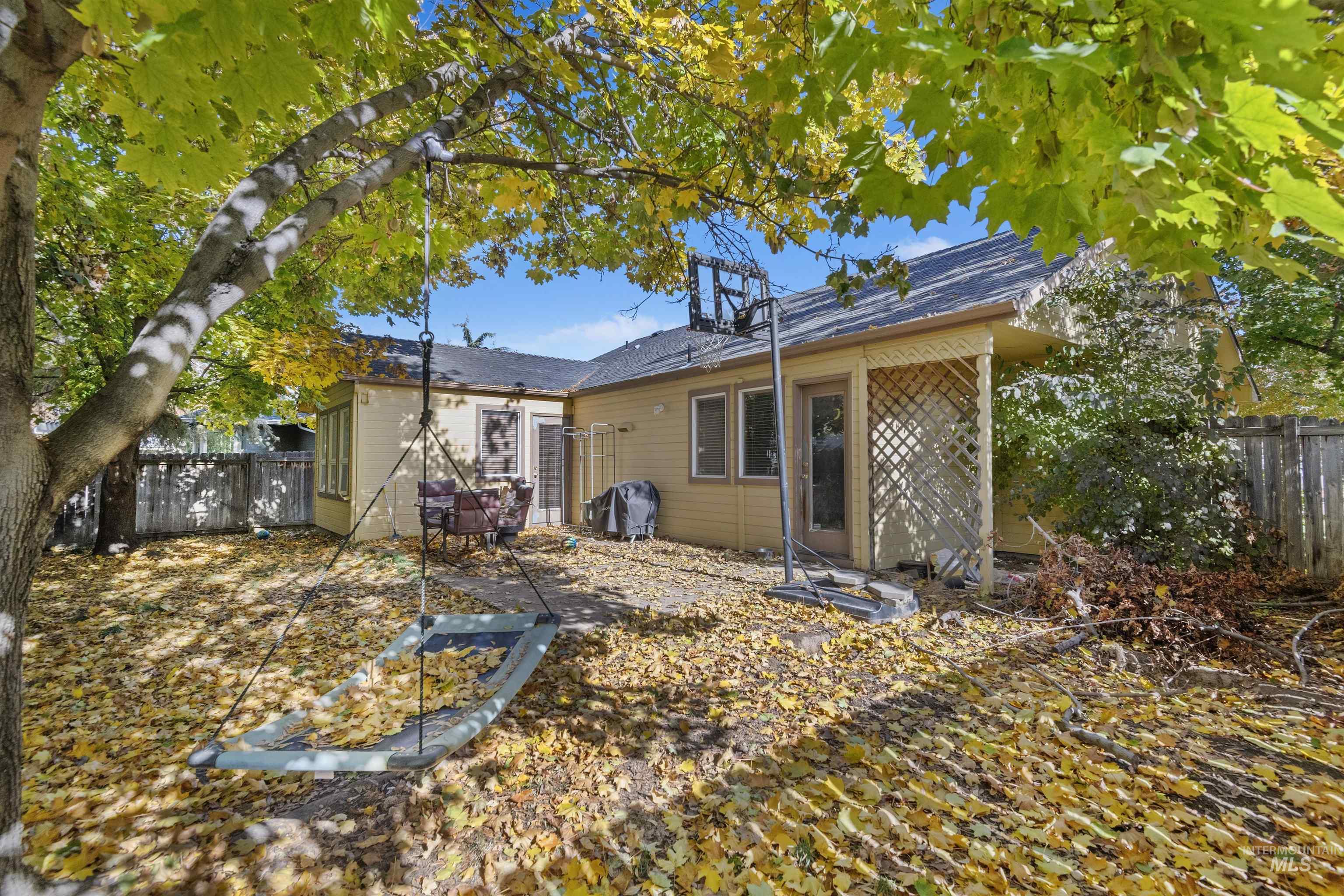 5675 N Graham Ave Property Photo 14