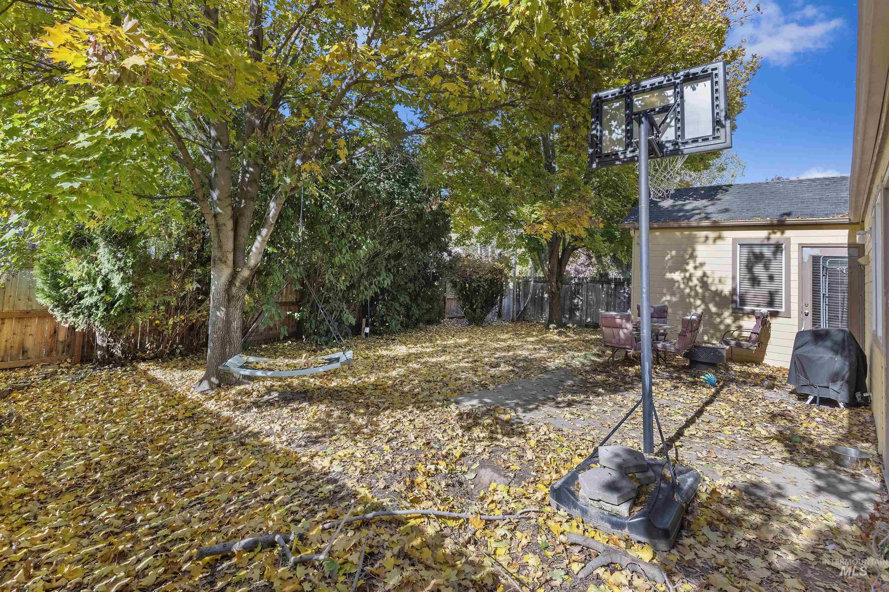 5675 N Graham Ave Property Photo 15