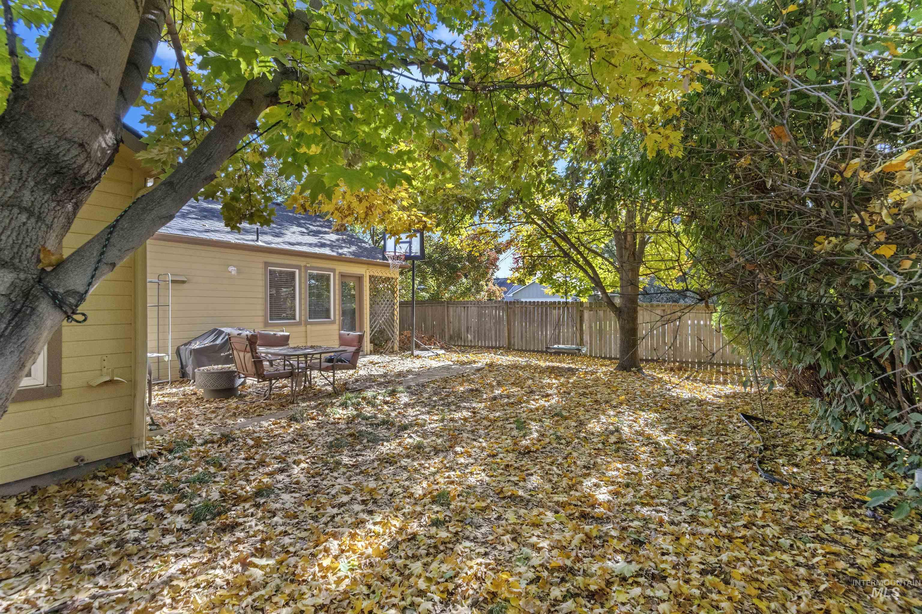5675 N Graham Ave Property Photo 16