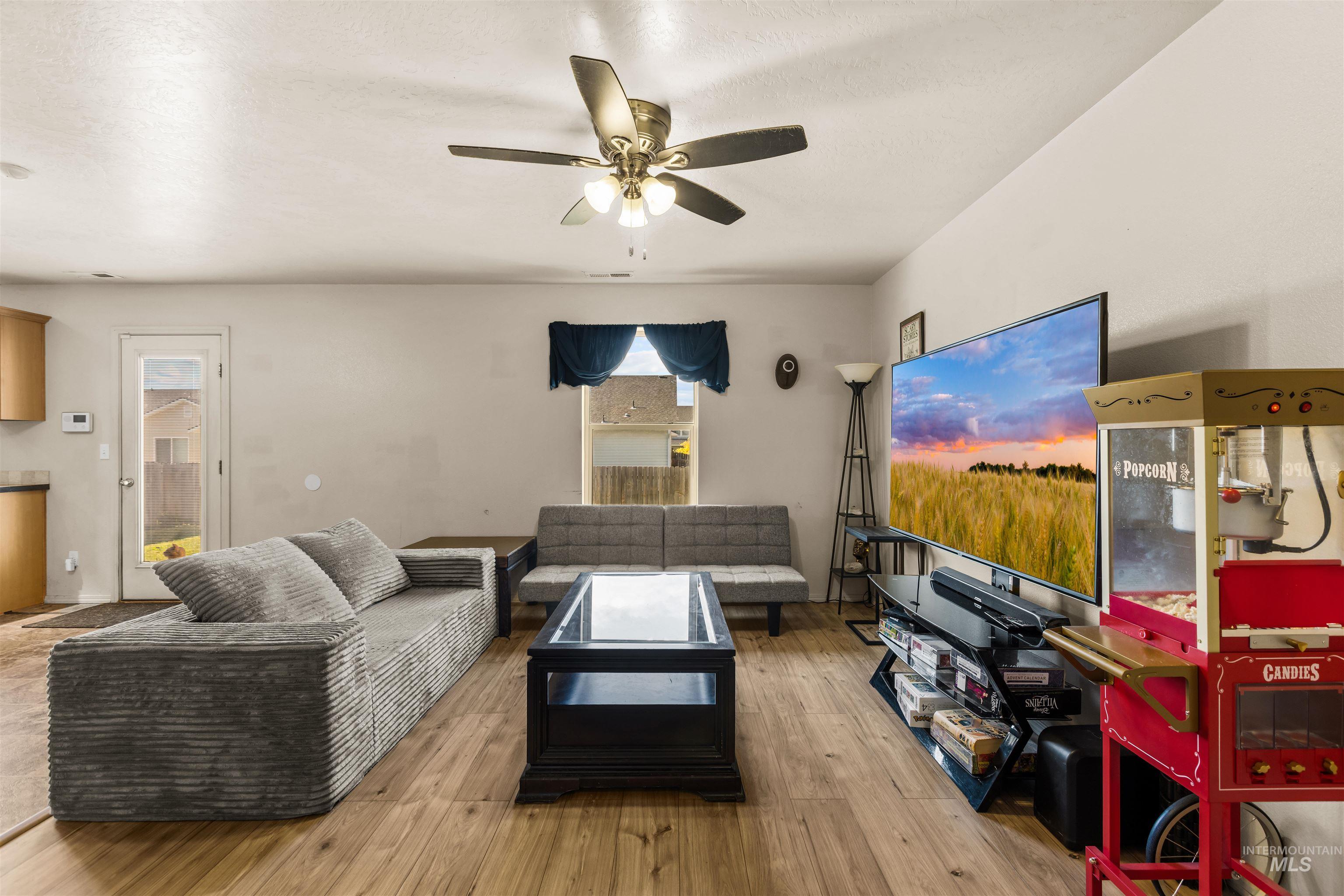 11800 Altamont St Property Photo 6