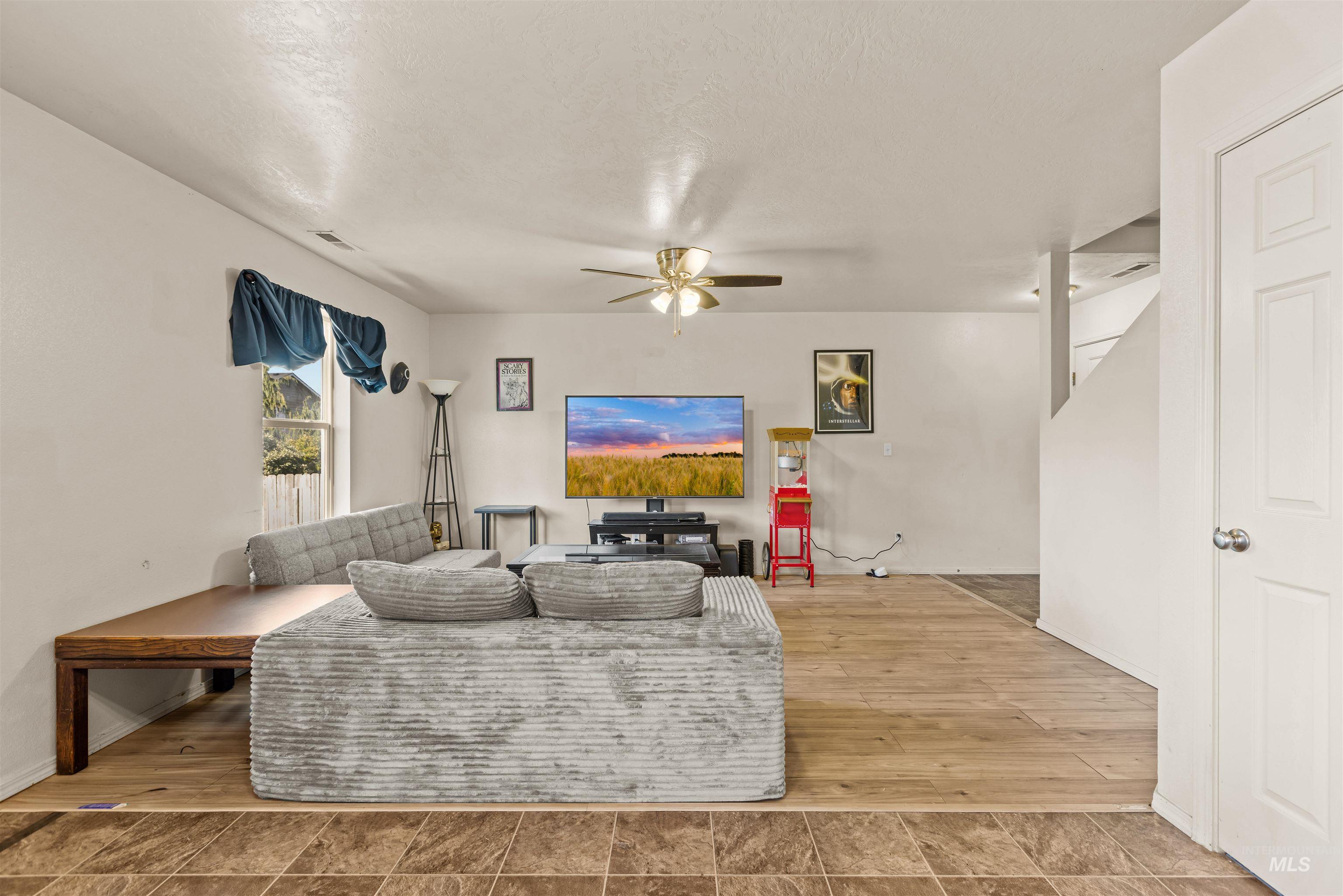 11800 Altamont St Property Photo 7