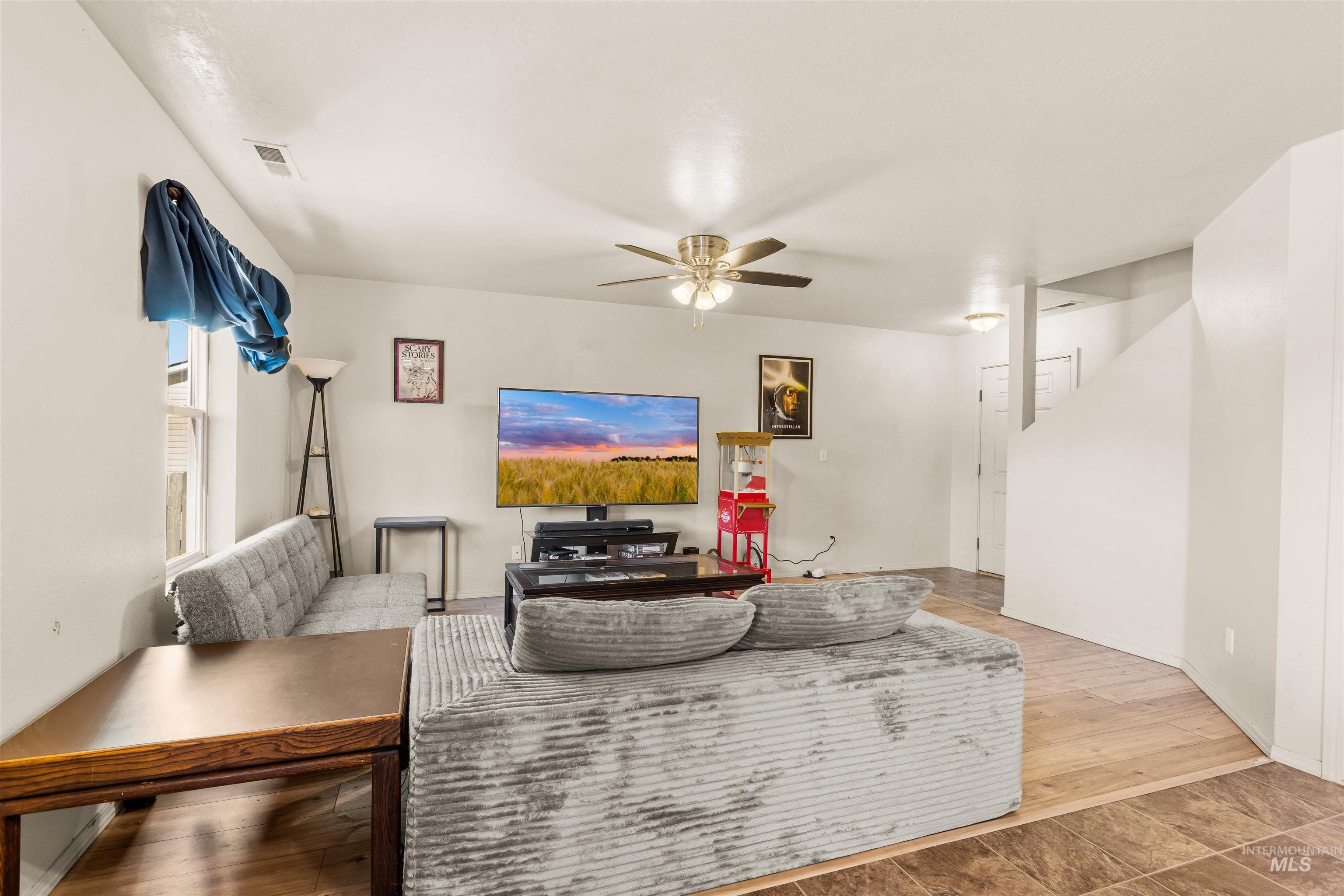 11800 Altamont St Property Photo 8