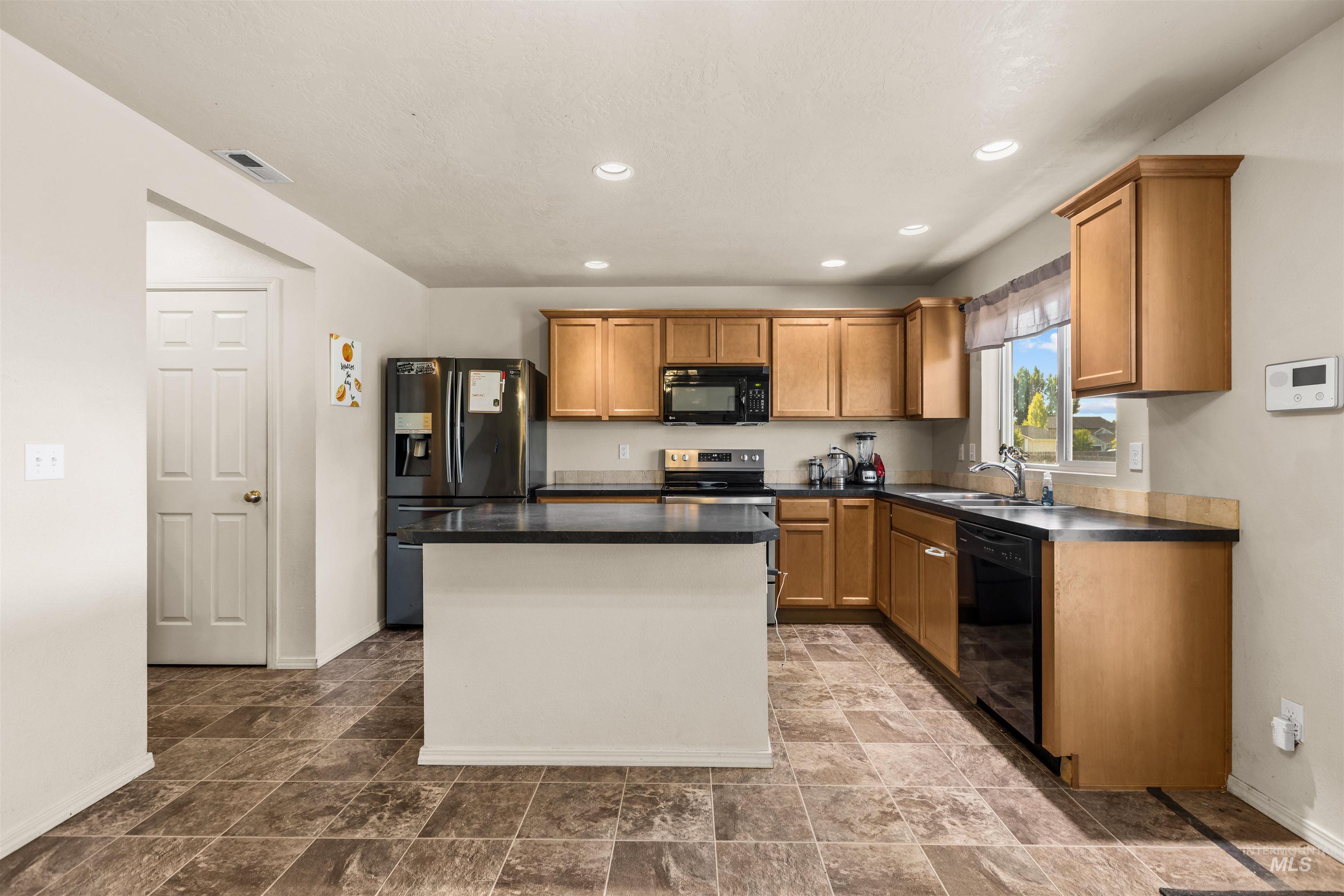 11800 Altamont St Property Photo 10
