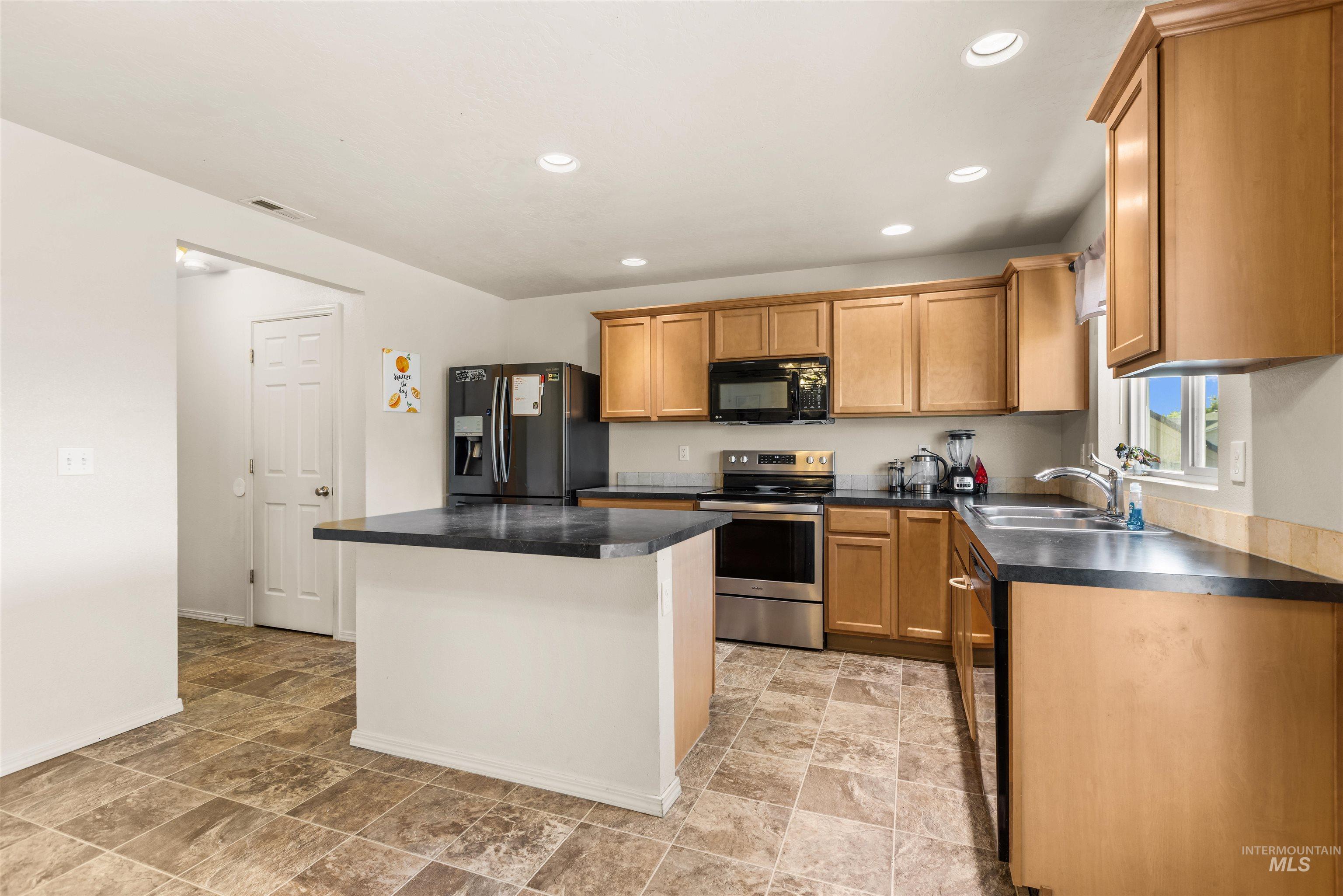 11800 Altamont St Property Photo 12