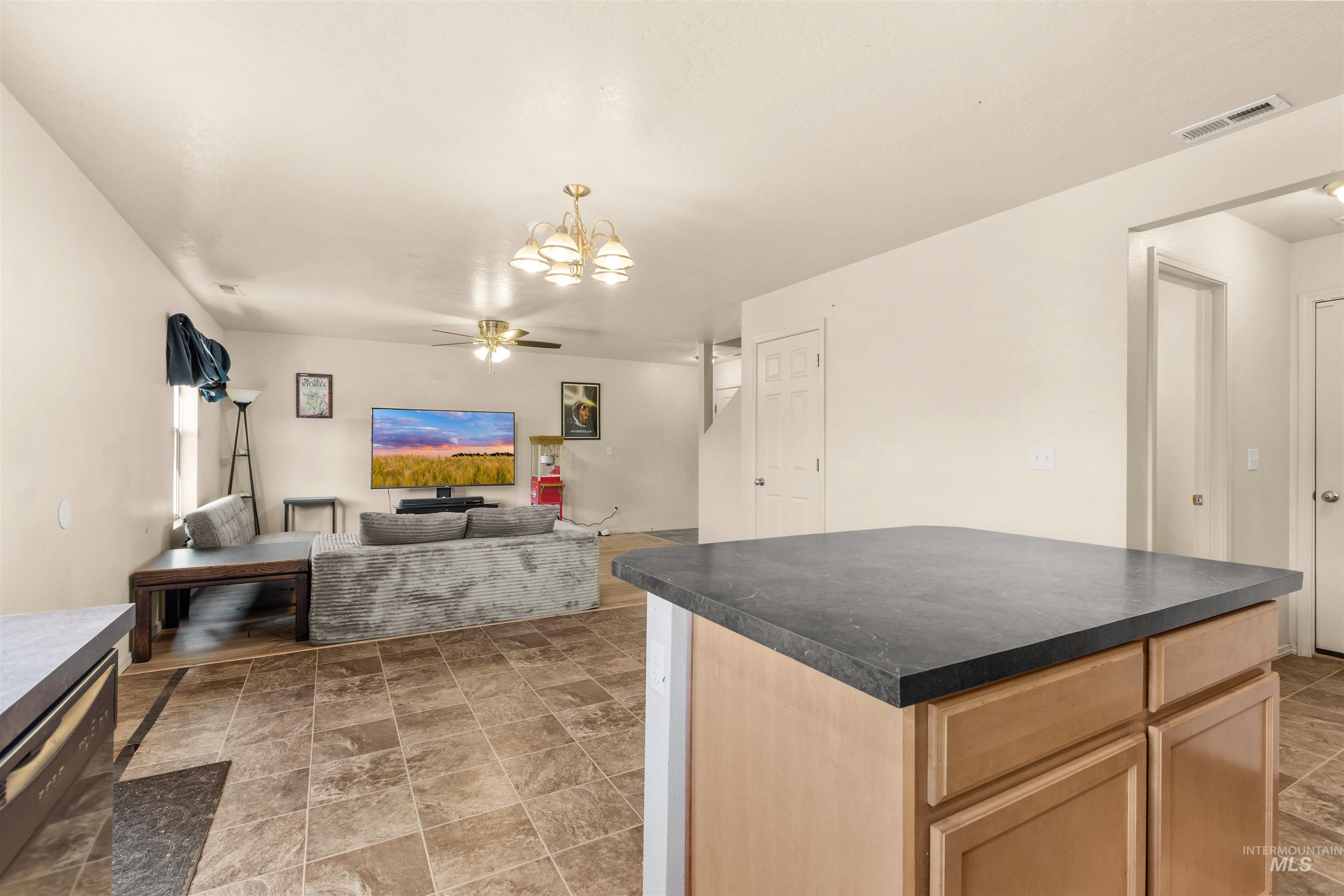 11800 Altamont St Property Photo 14