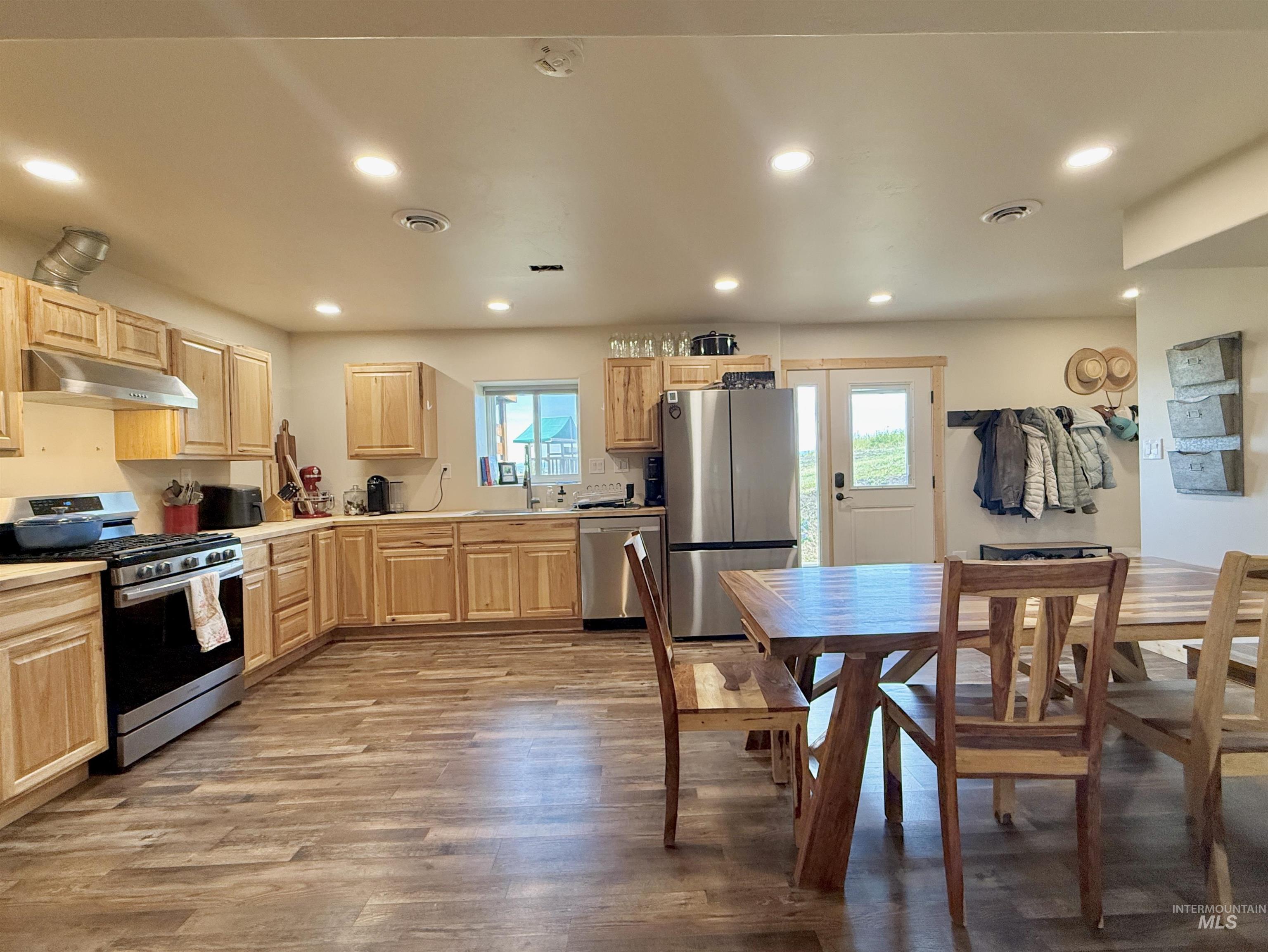 176 Golden Hills Dr. Property Photo 5