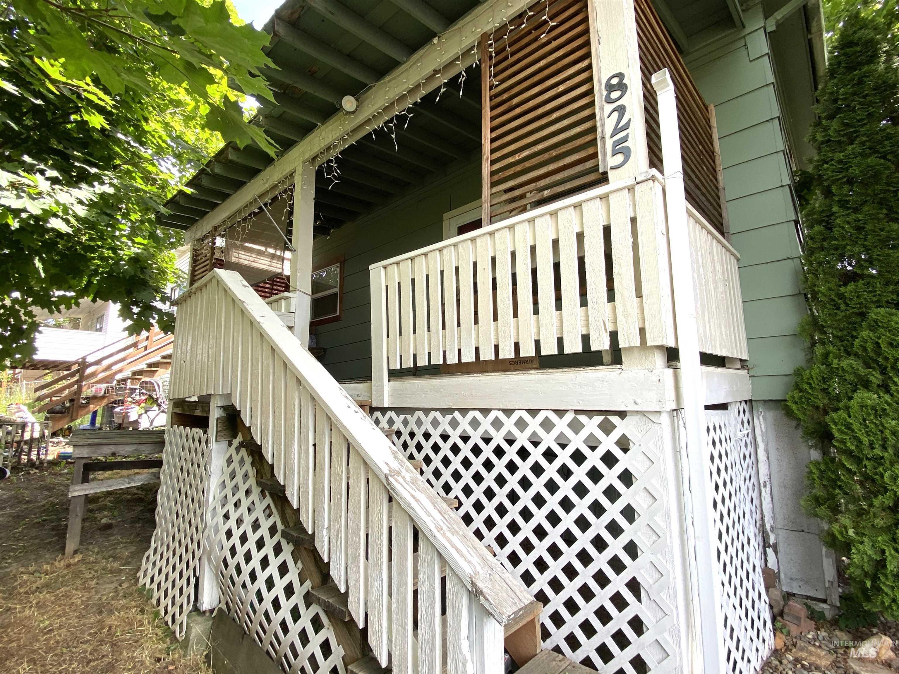 825 Larch Street Property Photo 7