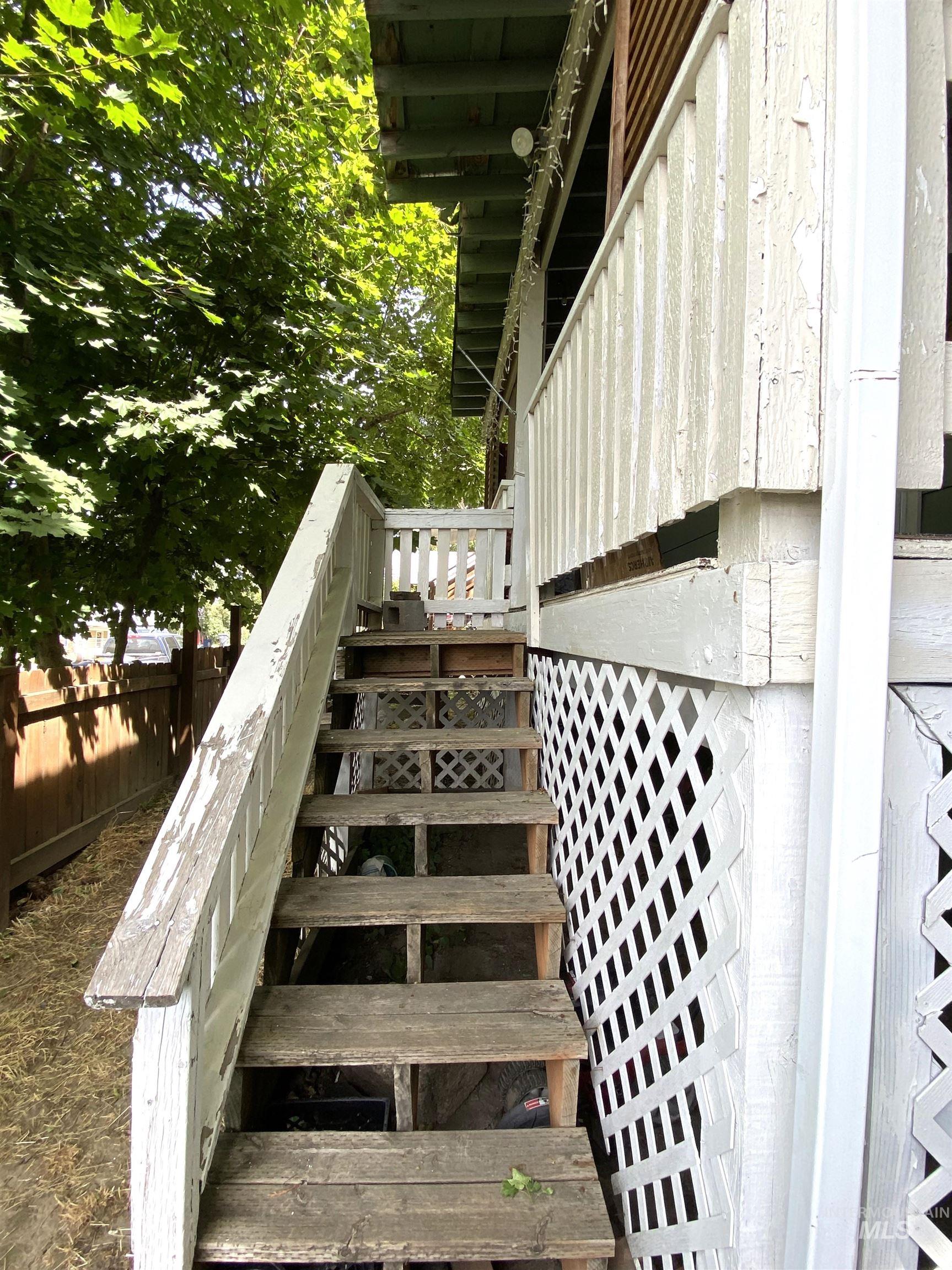 825 Larch Street Property Photo 8