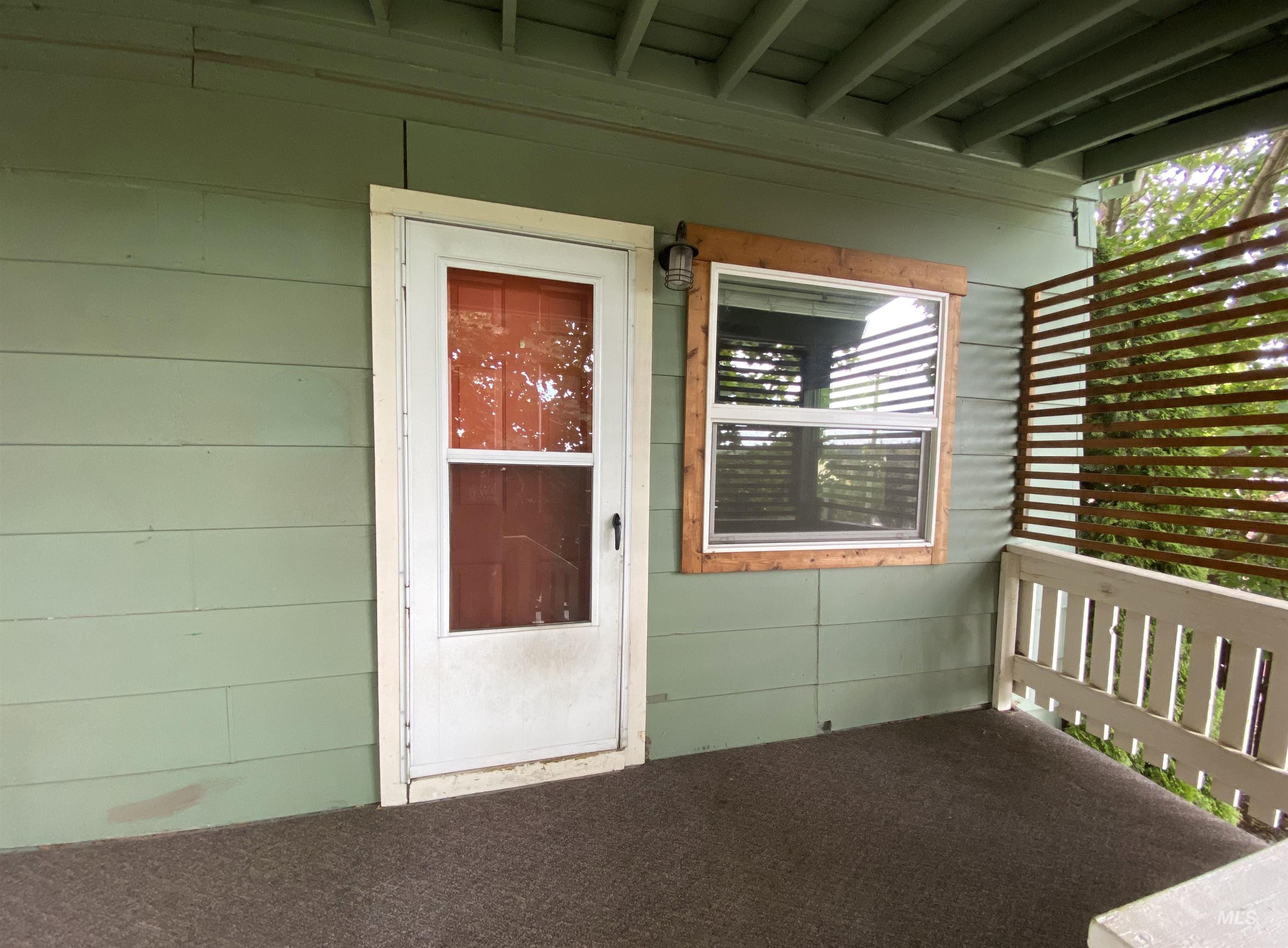 825 Larch Street Property Photo 9