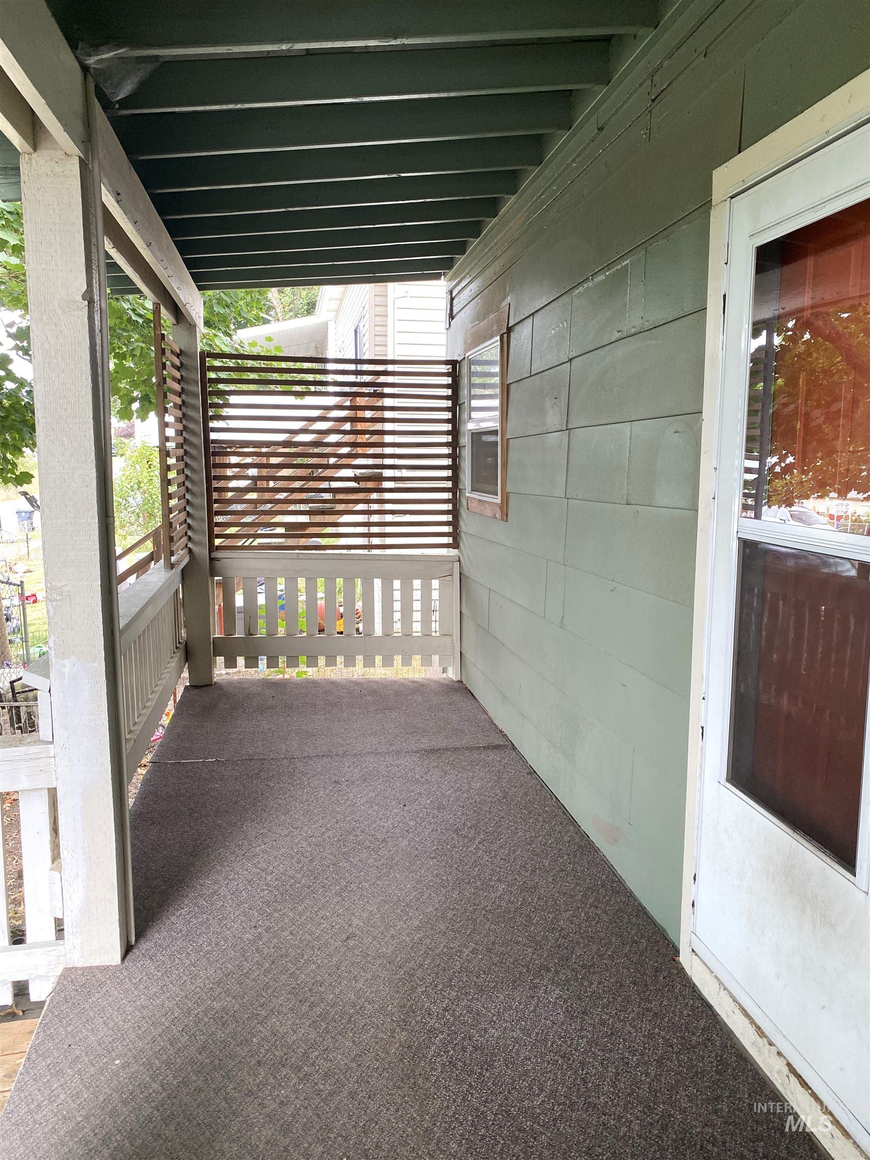 825 Larch Street Property Photo 10