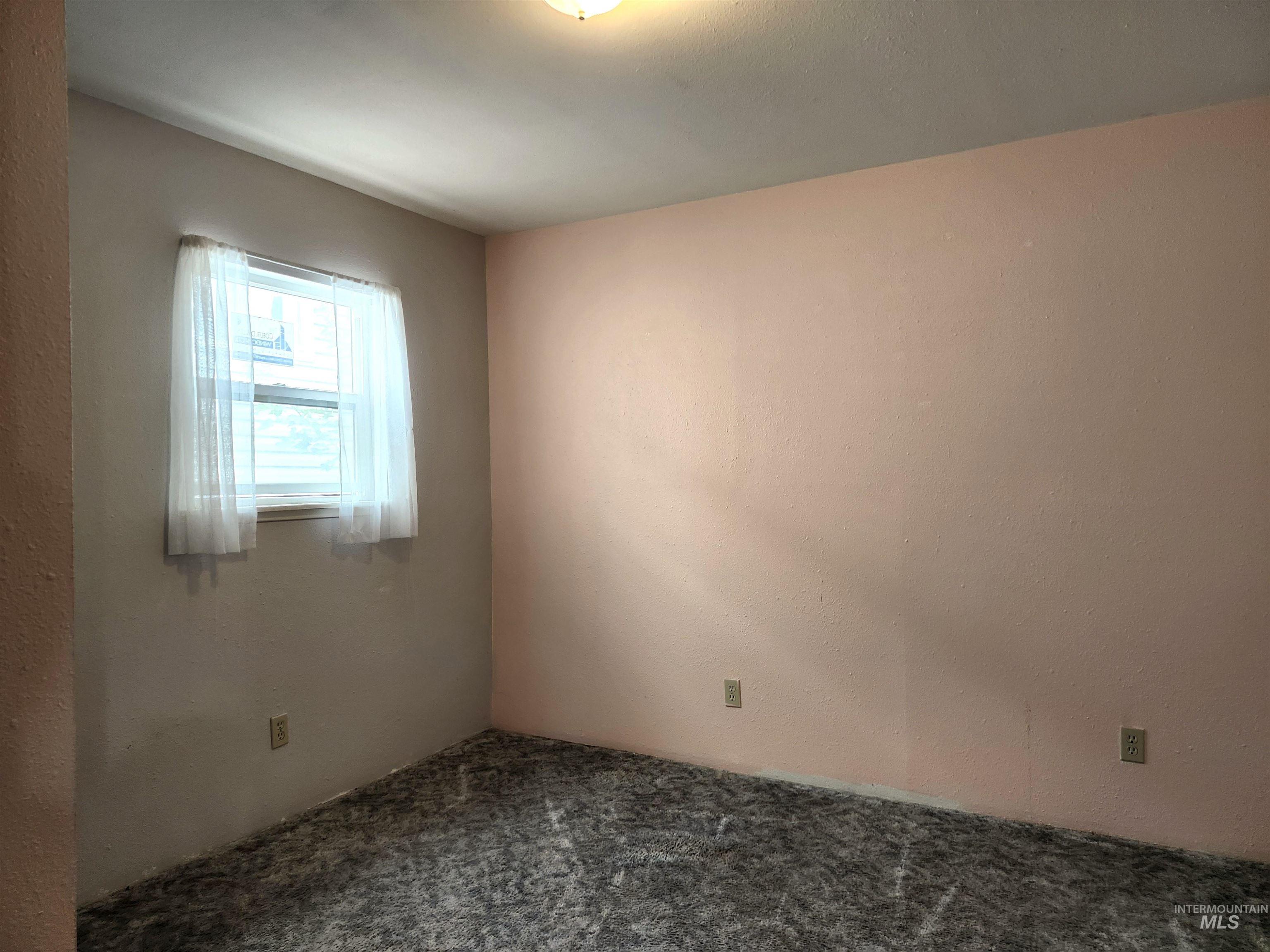 825 Larch Street Property Photo 15