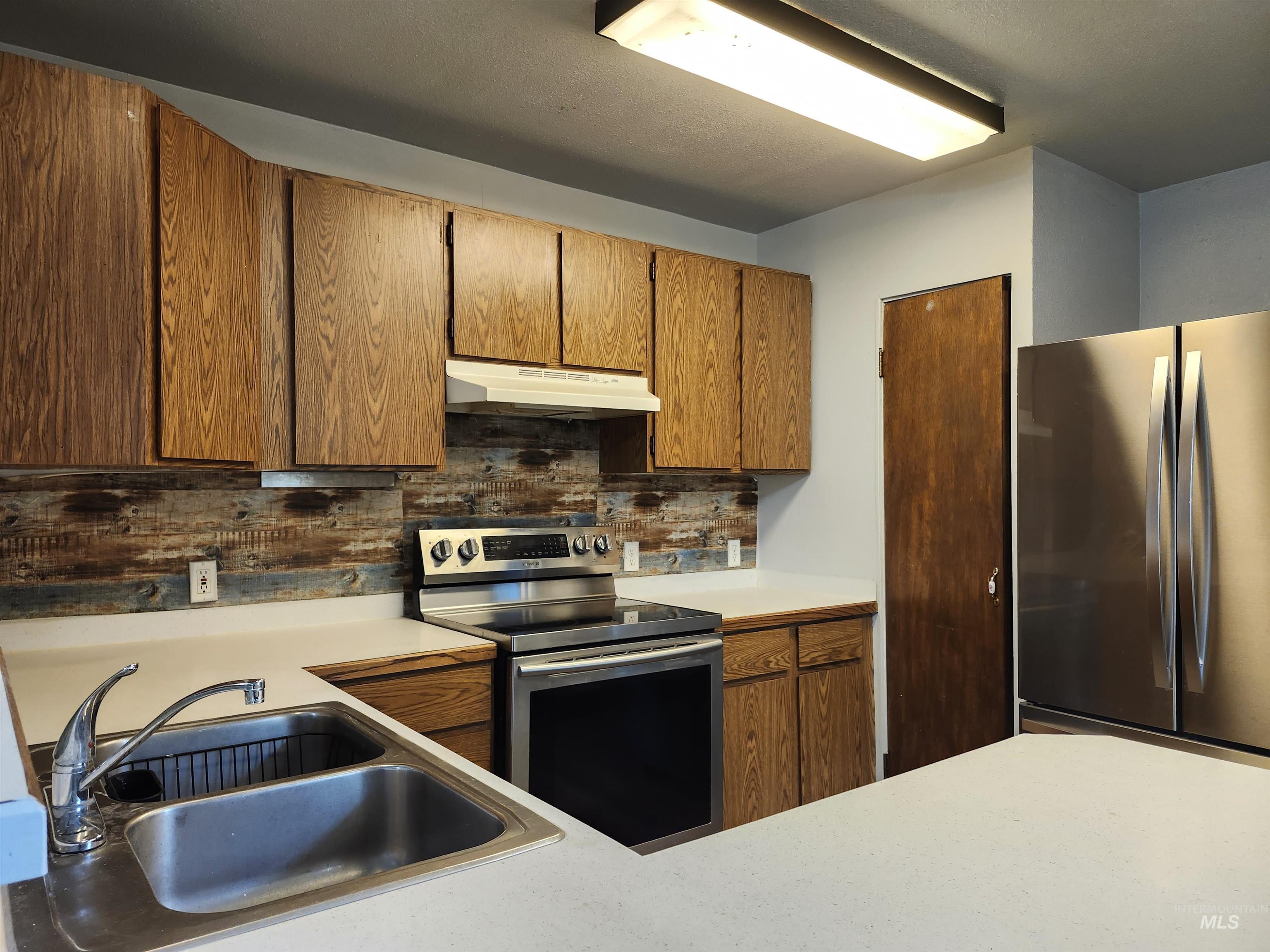 825 Larch Street Property Photo 19