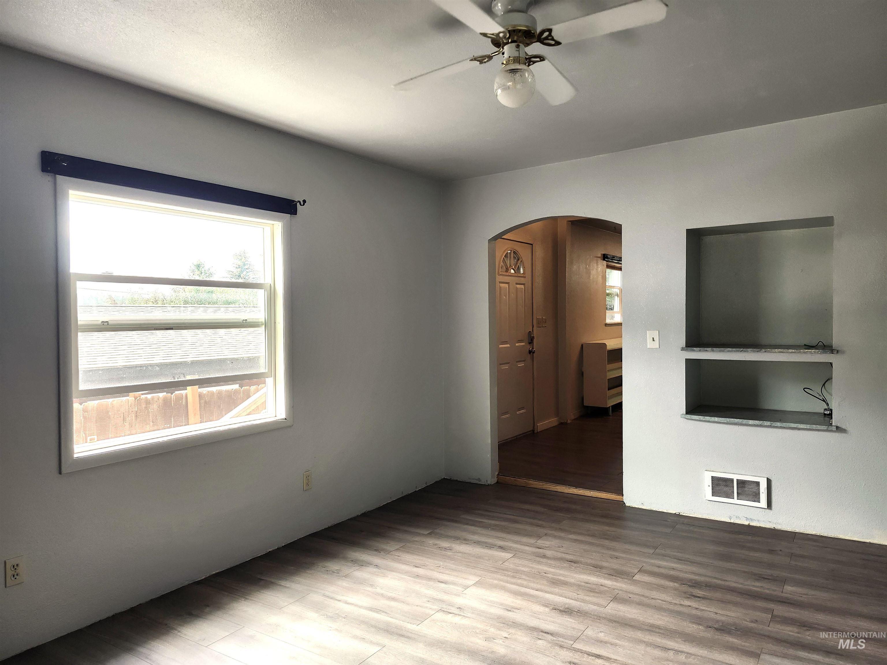 825 Larch Street Property Photo 25