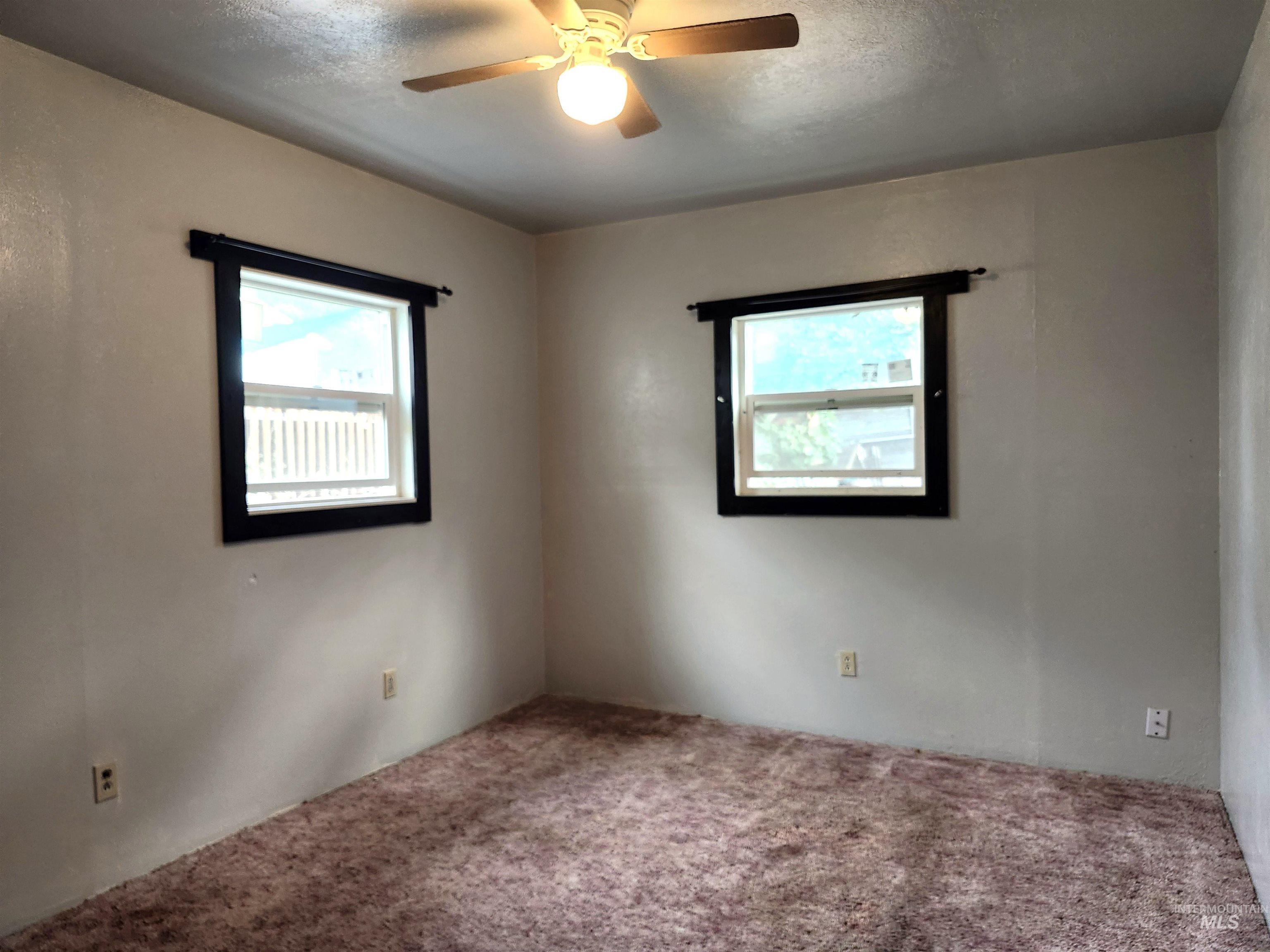 825 Larch Street Property Photo 31